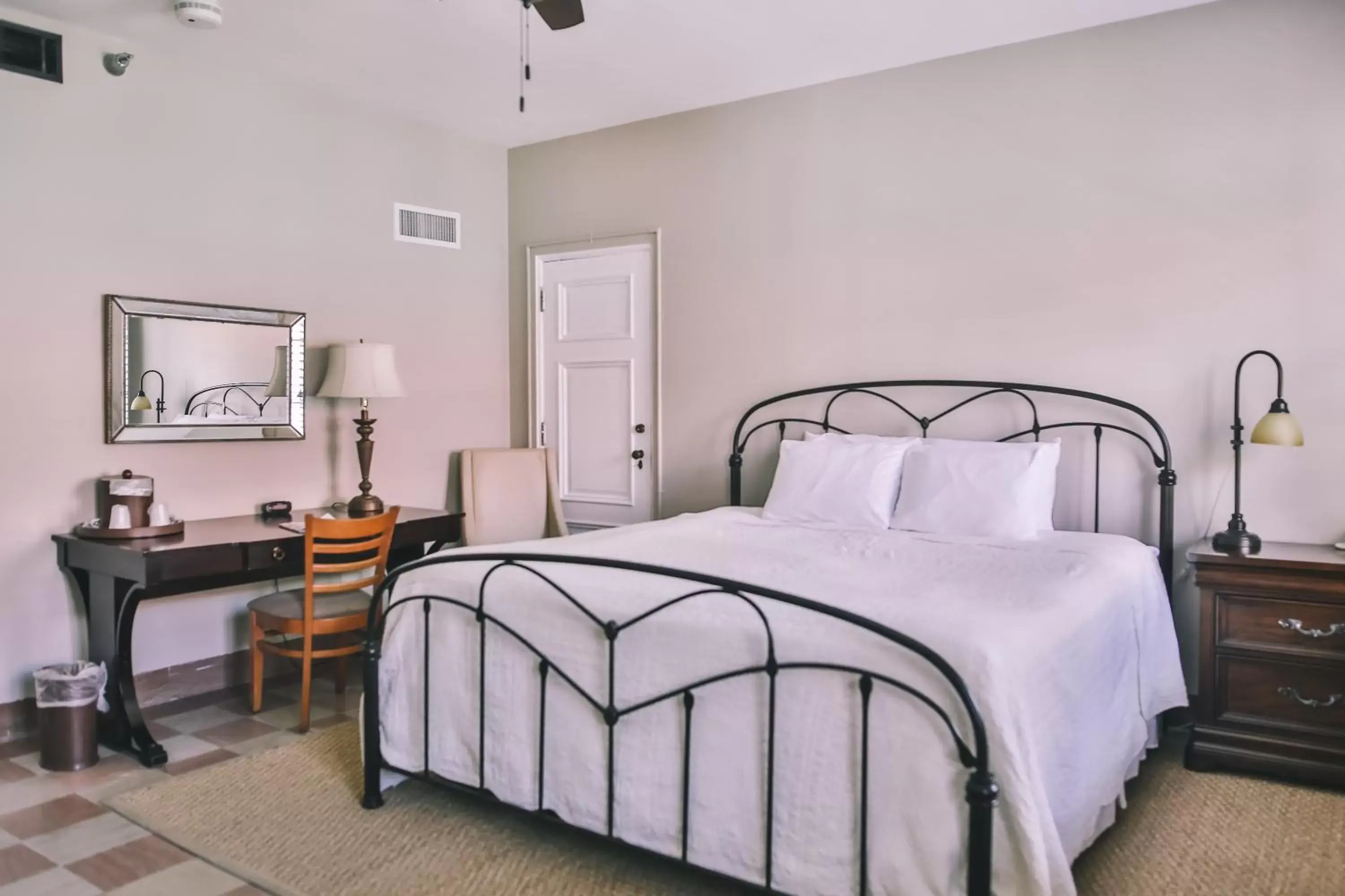 Bed in The Lodge At Wakulla Springs