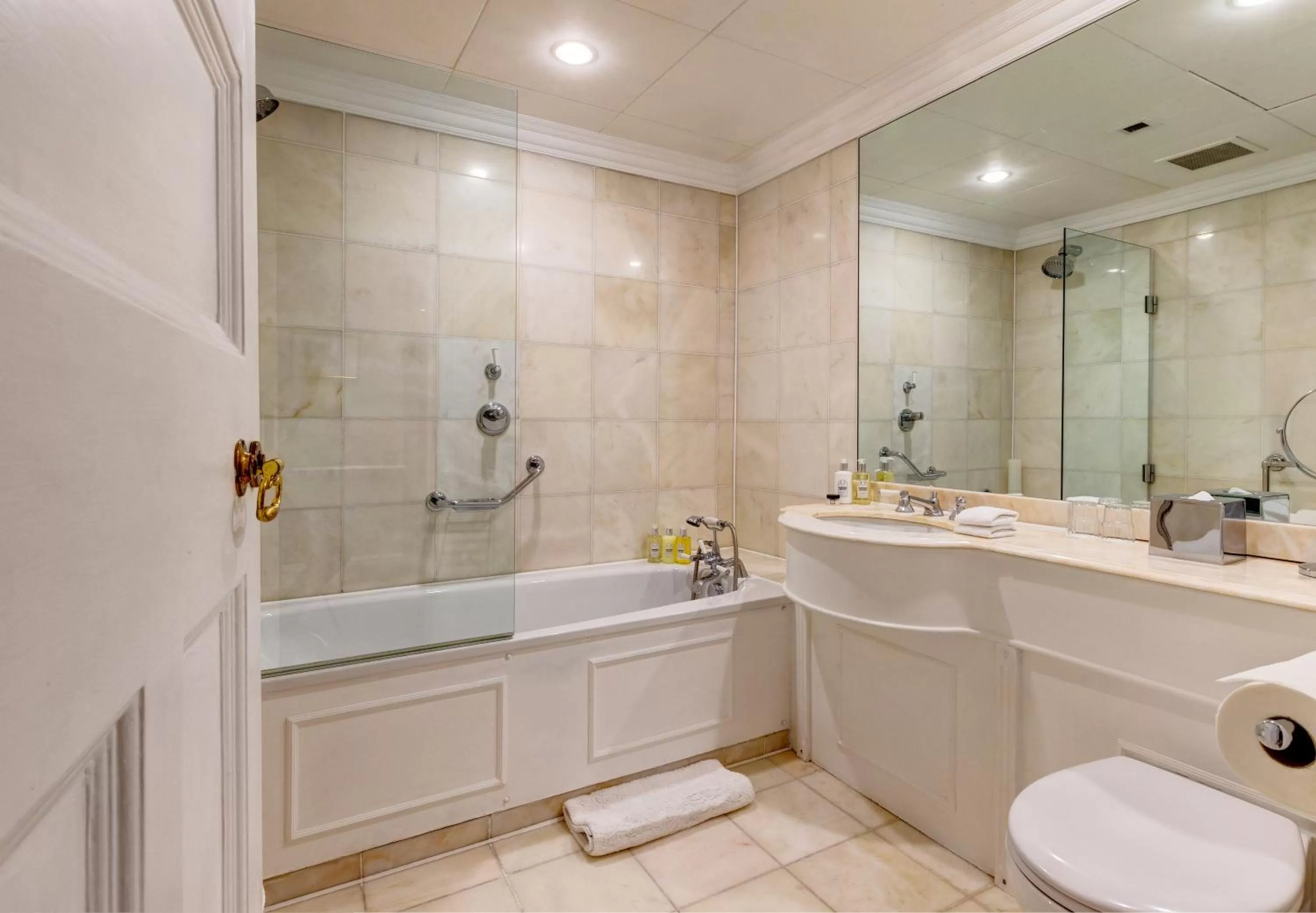 Bathroom in Dukes London