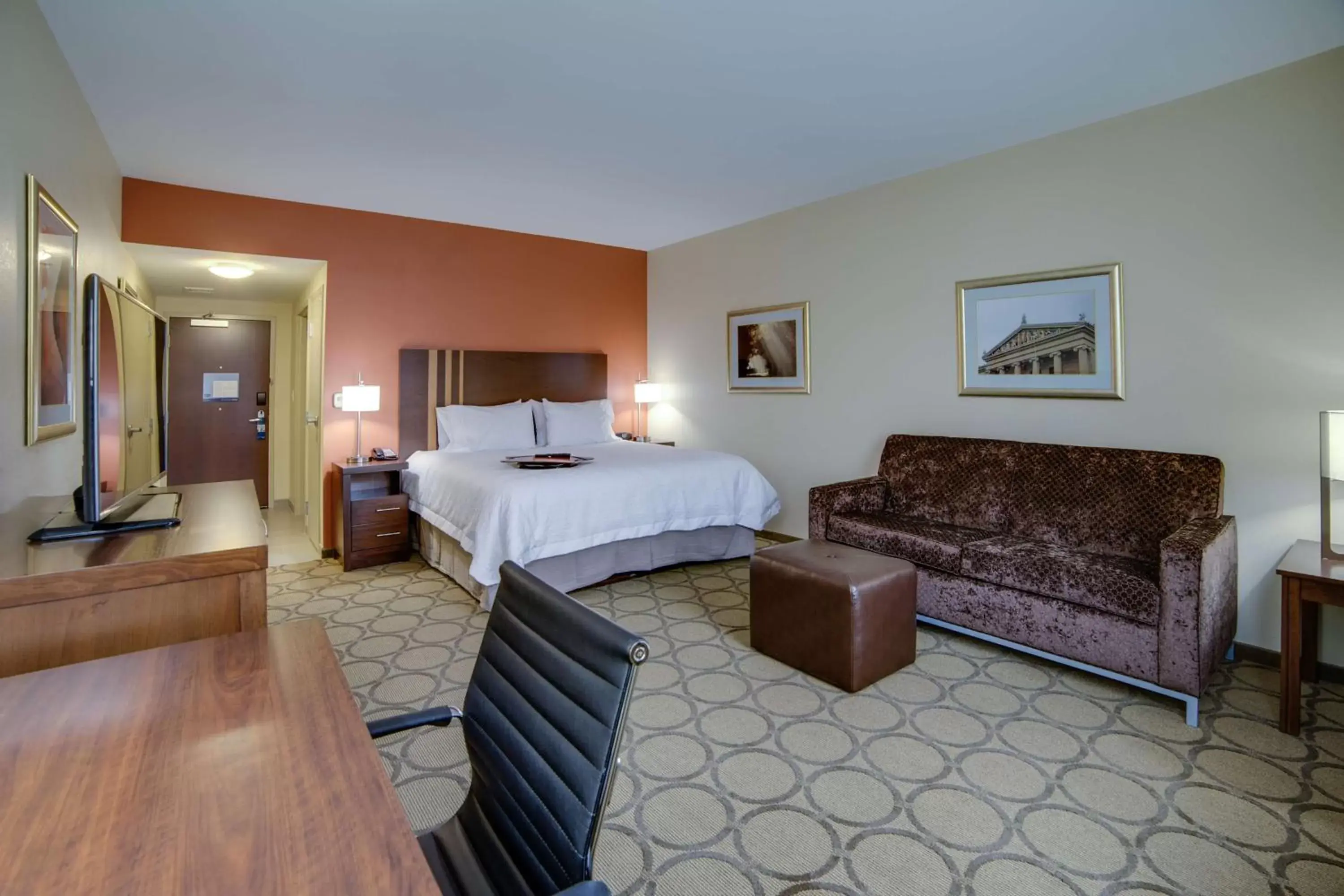 Bed in Hampton Inn & Suites Philadelphia/Bensalem