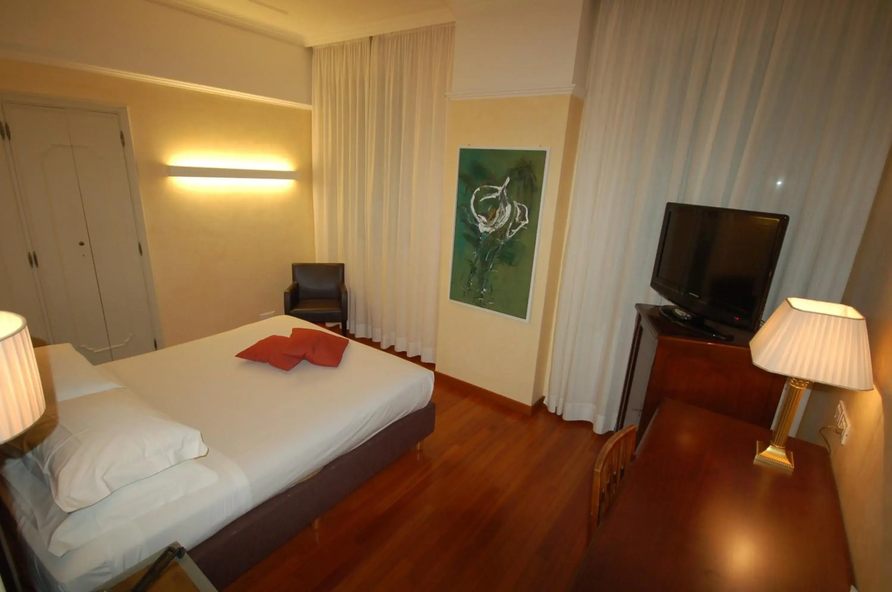 Comfort Single Room in Astoria Hotel Italia