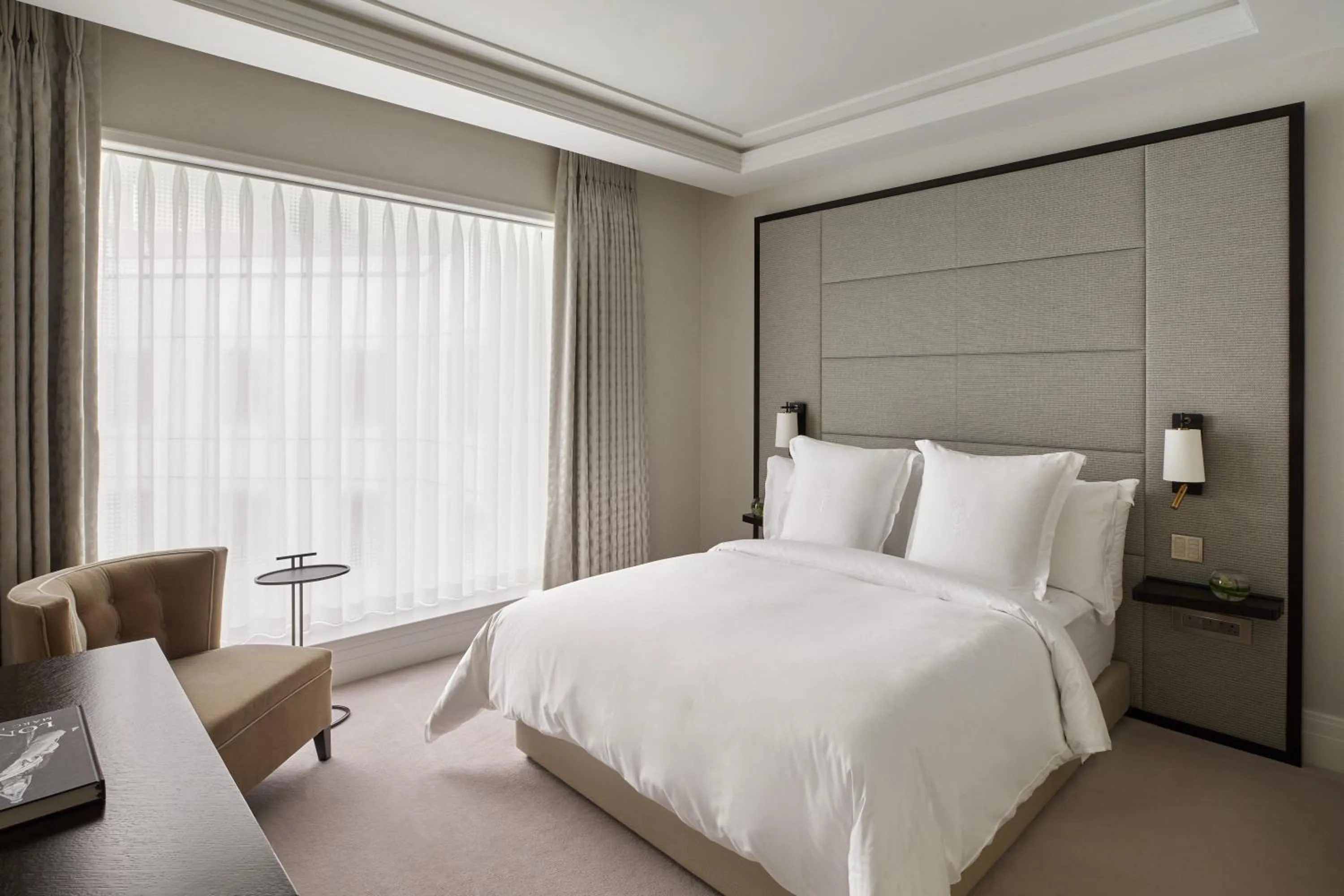 Bedroom, Bed in Four Seasons Hotel London at Tower Bridge