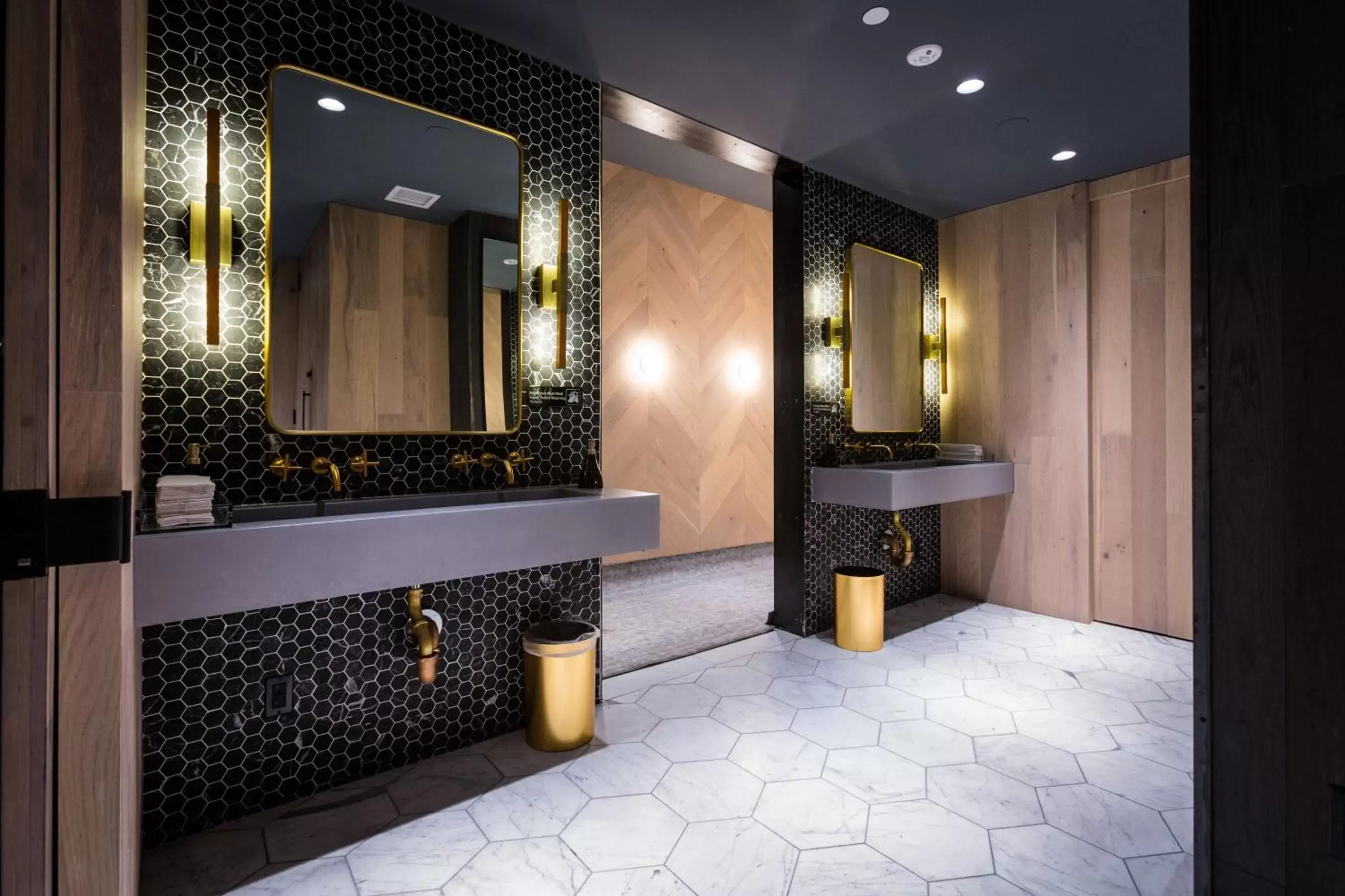 Lobby or reception, Bathroom in Crowne Plaza HY36 Midtown Manhattan, an IHG Hotel