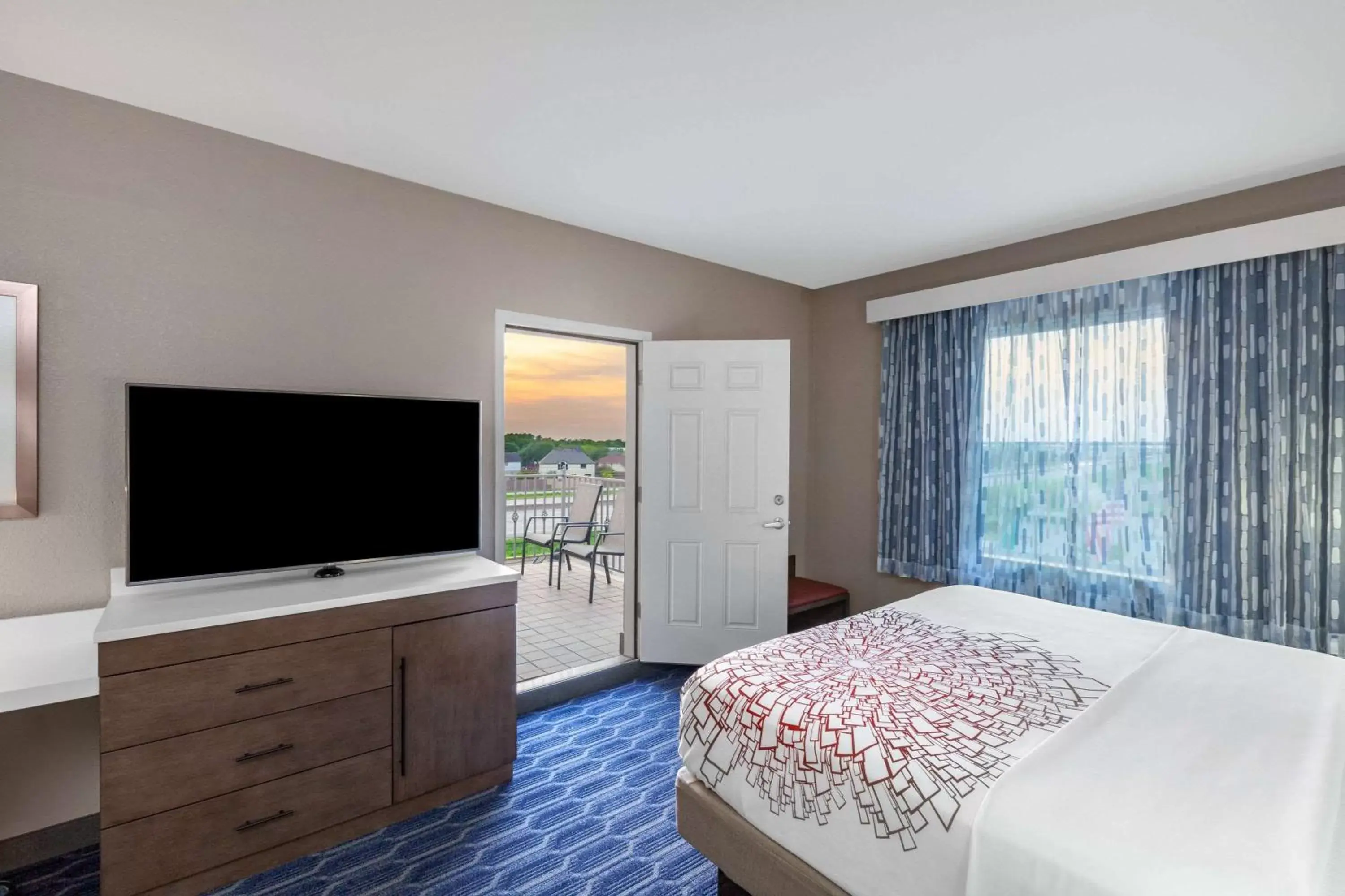 Bed in La Quinta by Wyndham Houston Channelview