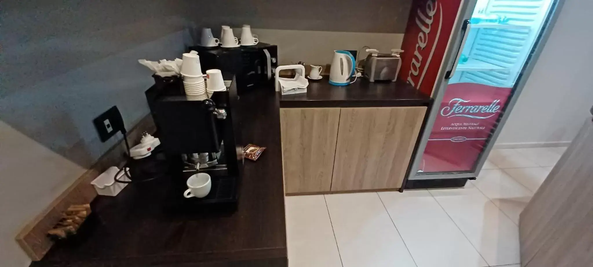 Coffee/tea facilities in Neapolis Lifestyle