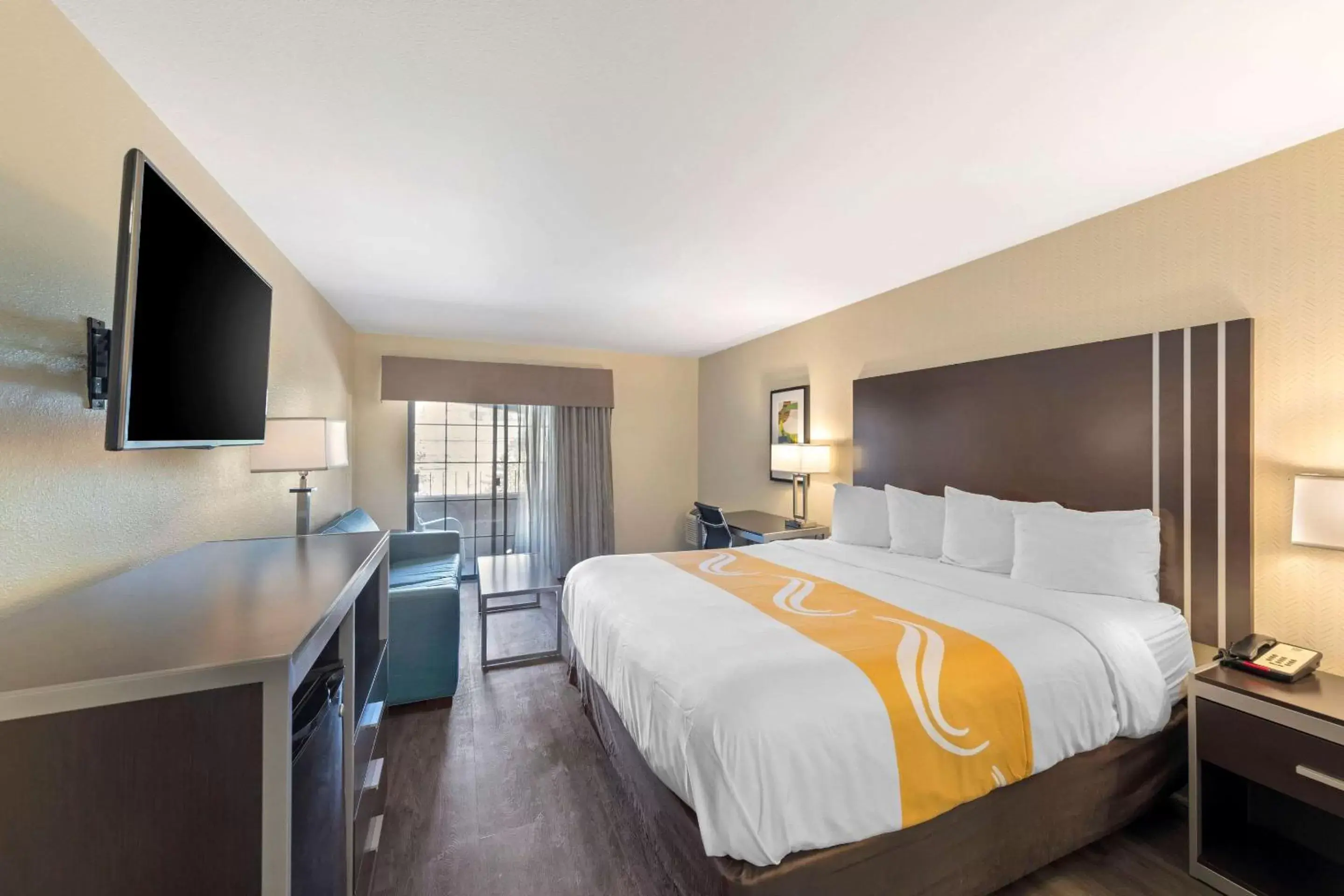 Bedroom, Bed in Quality Inn & Suites Camarillo-Oxnard