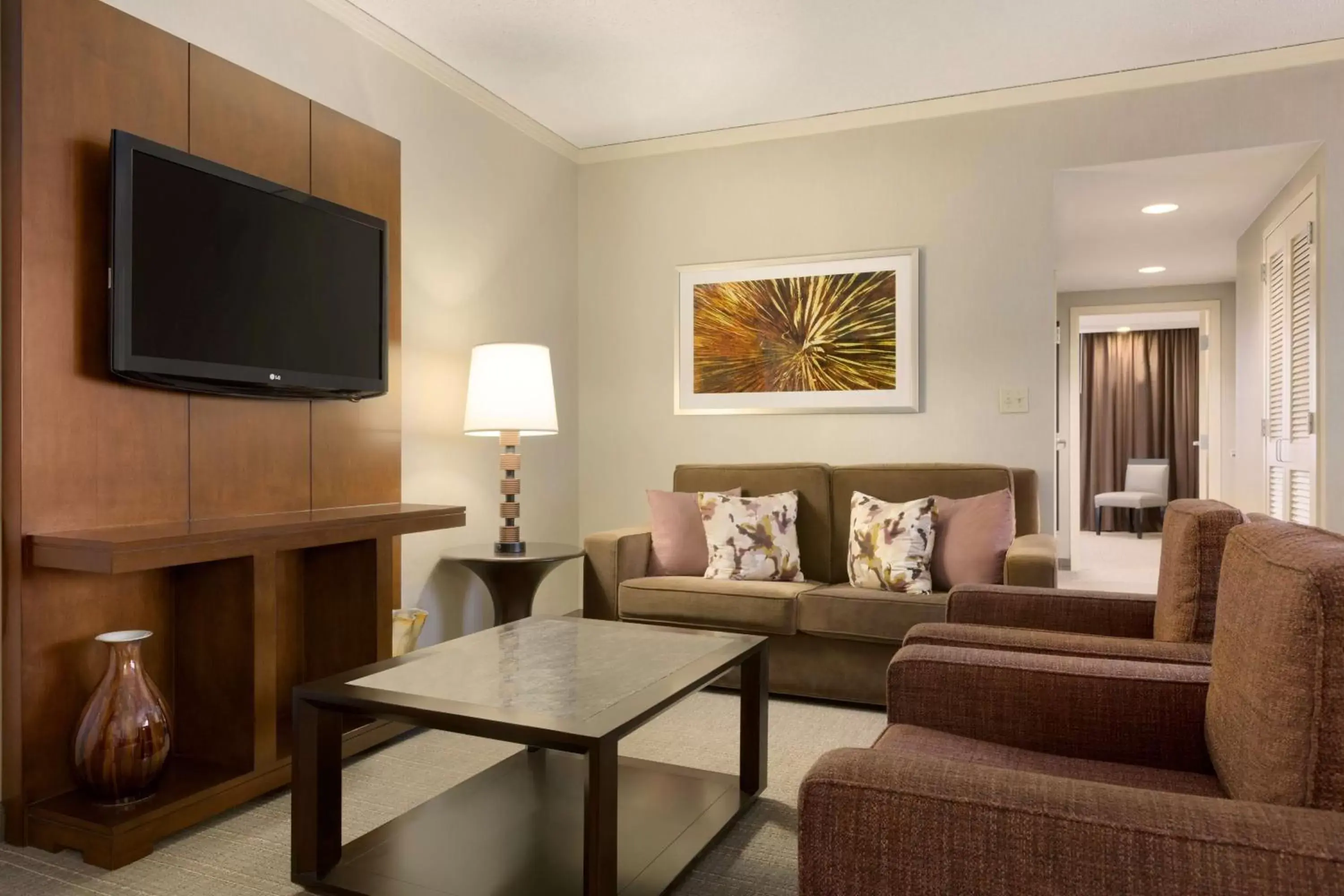 Living room, Seating Area in Embassy Suites by Hilton Chicago North Shore Deerfield