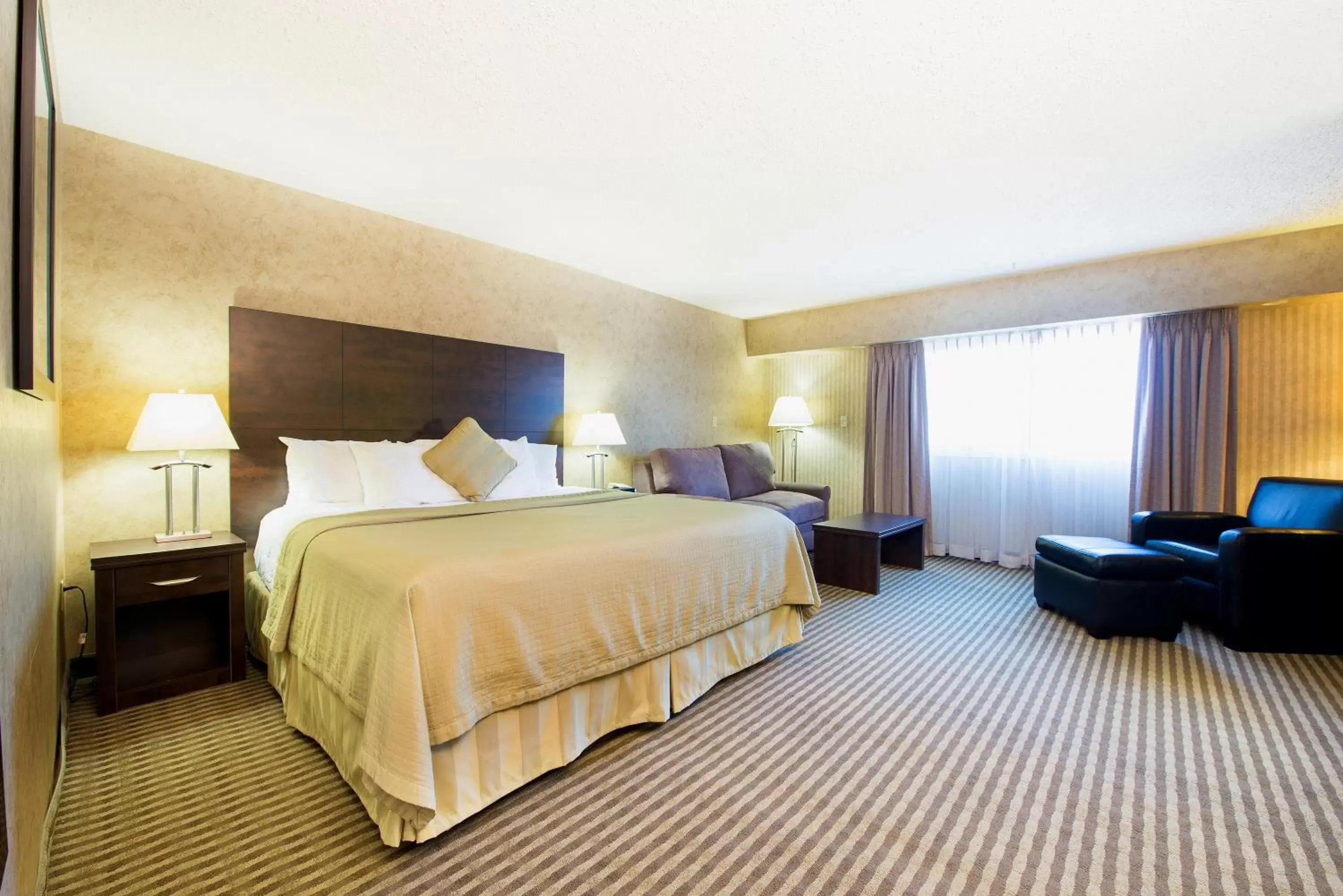 Bed in Victoria Inn Hotel & Convention Centre Brandon
