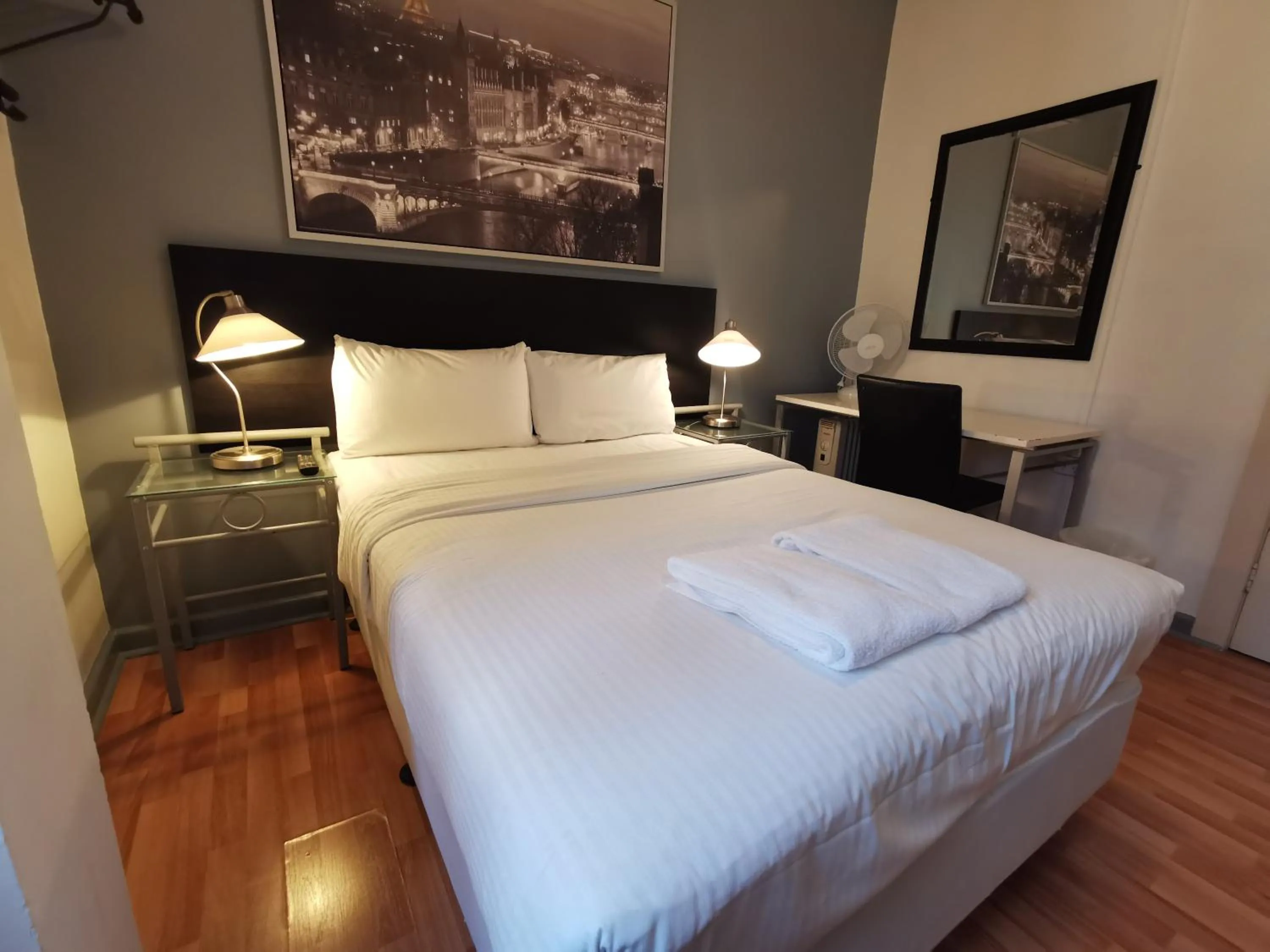 Photo of the whole room, Bed in City Centre Budget Hotel