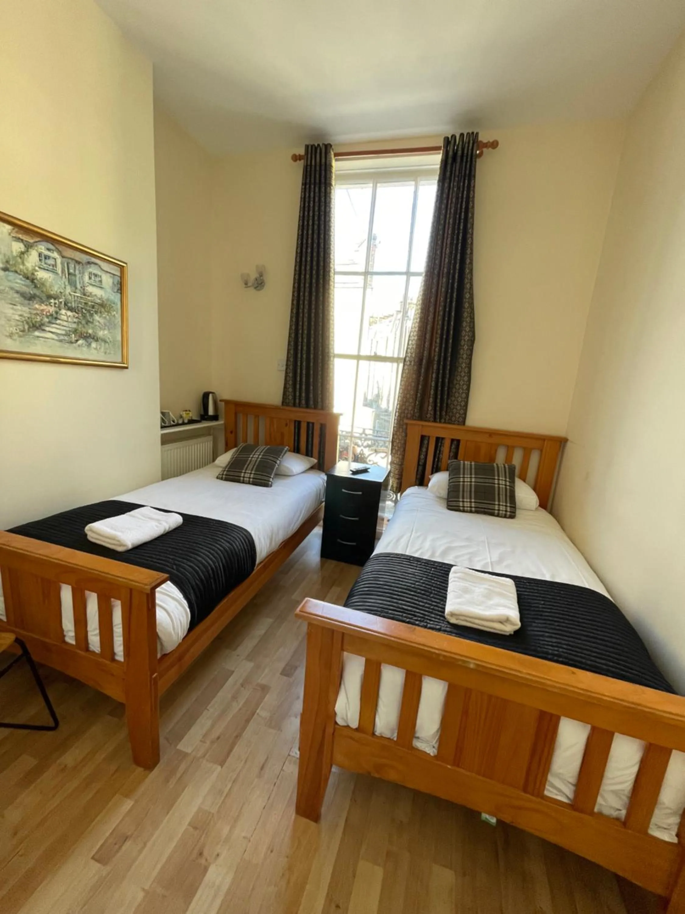 Photo of the whole room, Bed in Kings Cross Hotel London