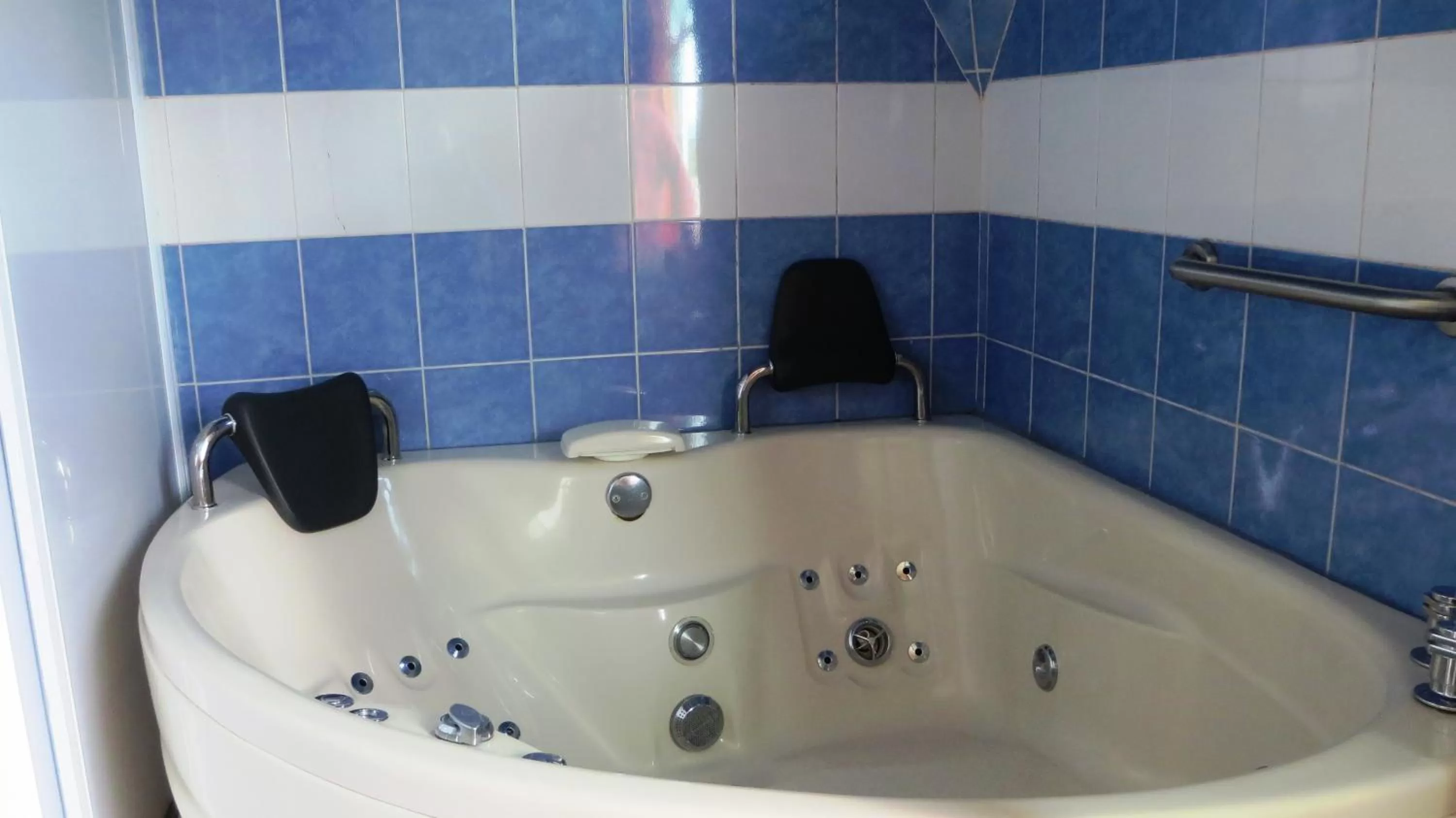 Hot Tub, Bathroom in Hotel Santa Barbara