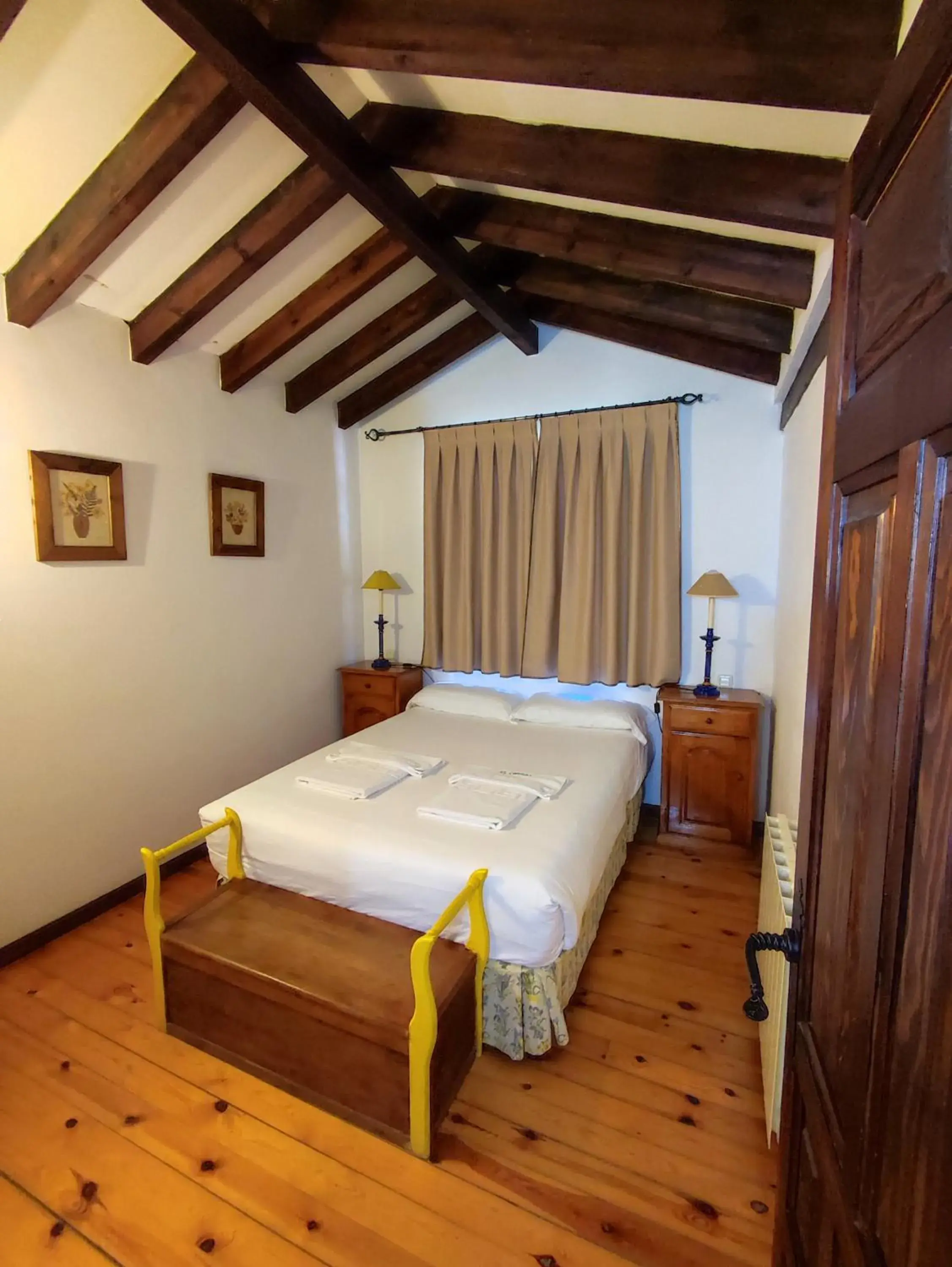 Bedroom, Bed in Viviendas Rurales El Covaju