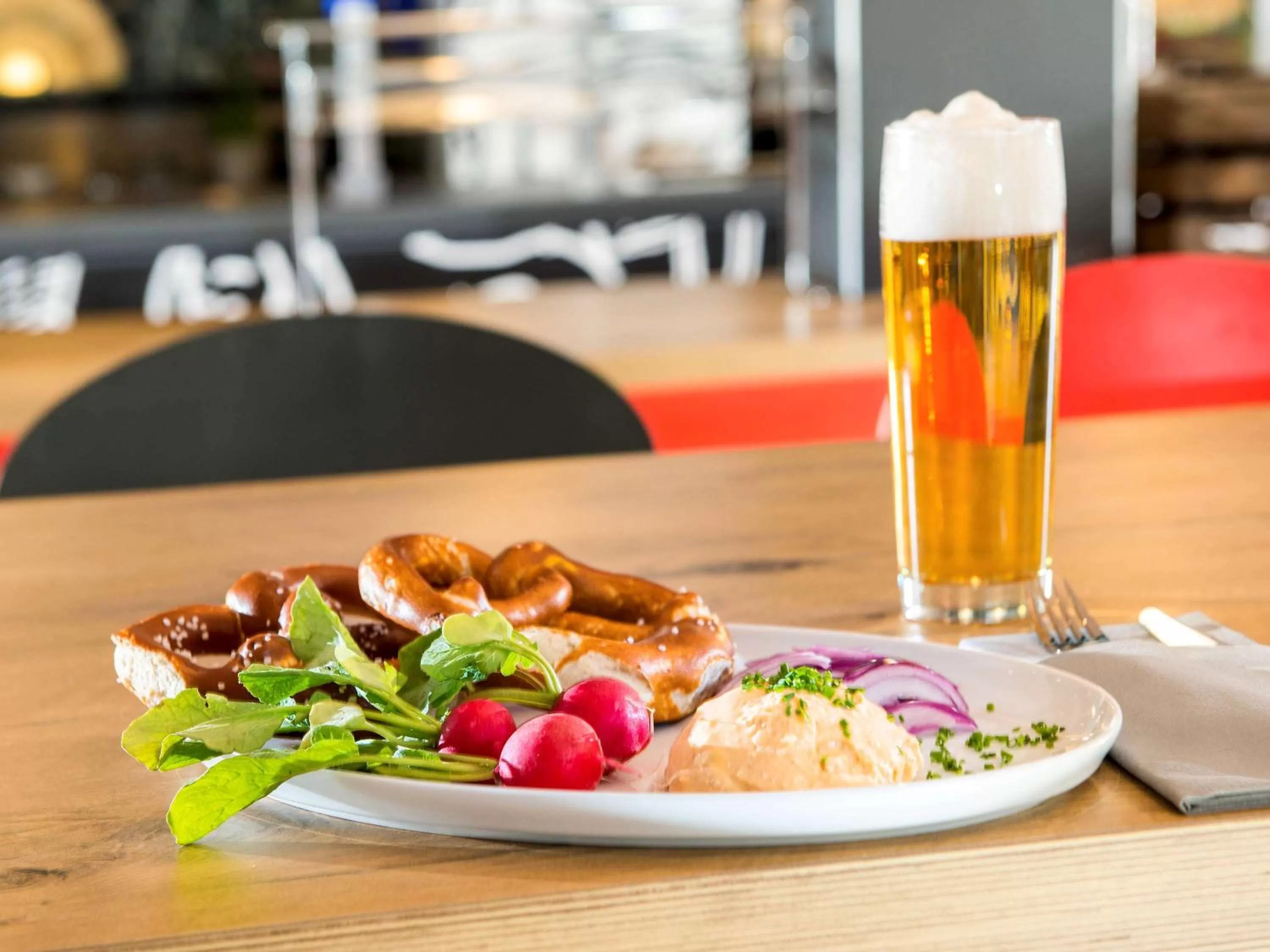 Restaurant/places to eat in Ibis München Airport Süd