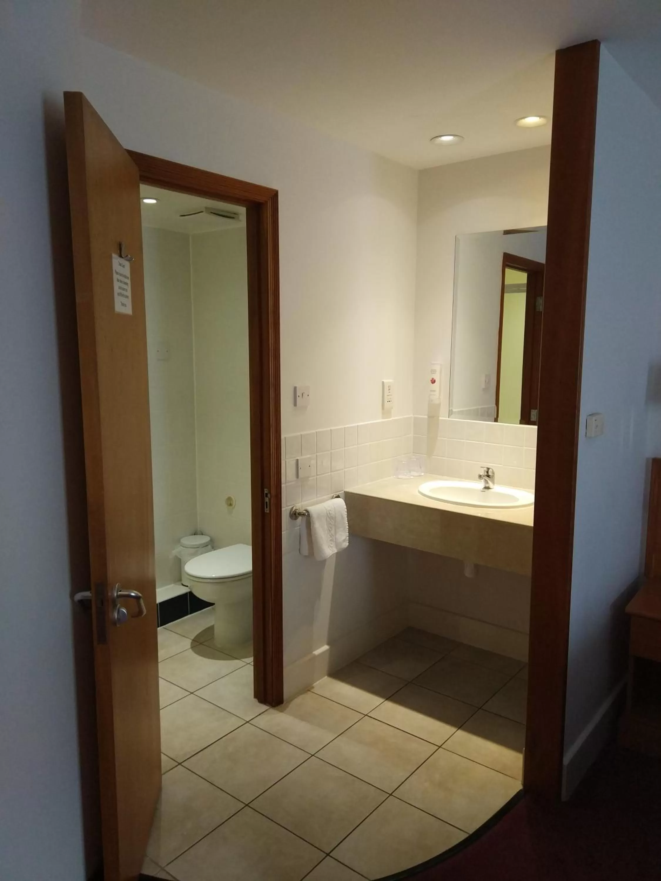 Bathroom in Ramada Cambridge