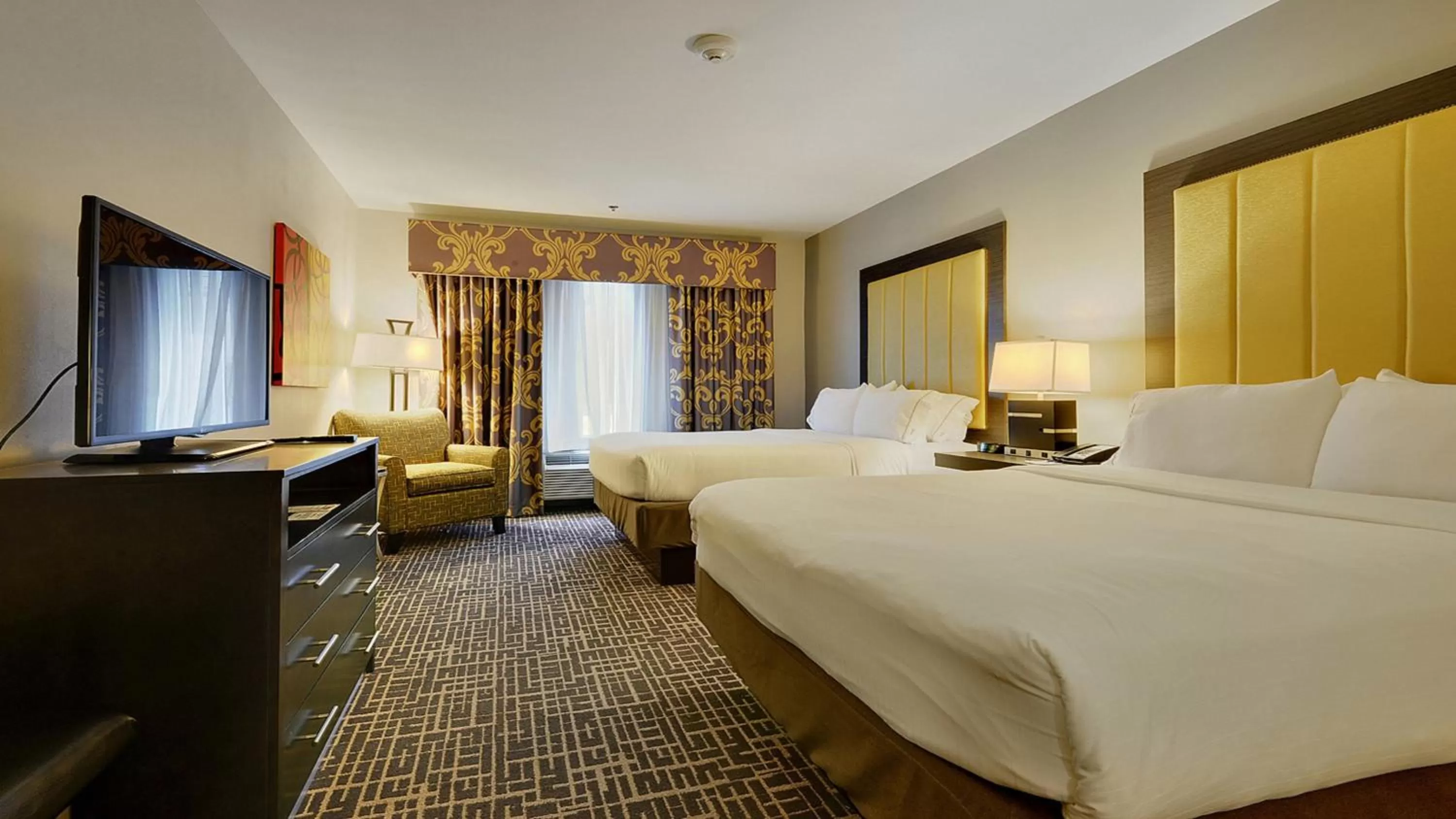 Photo of the whole room, Bed in Holiday Inn Express & Suites Gonzales by IHG