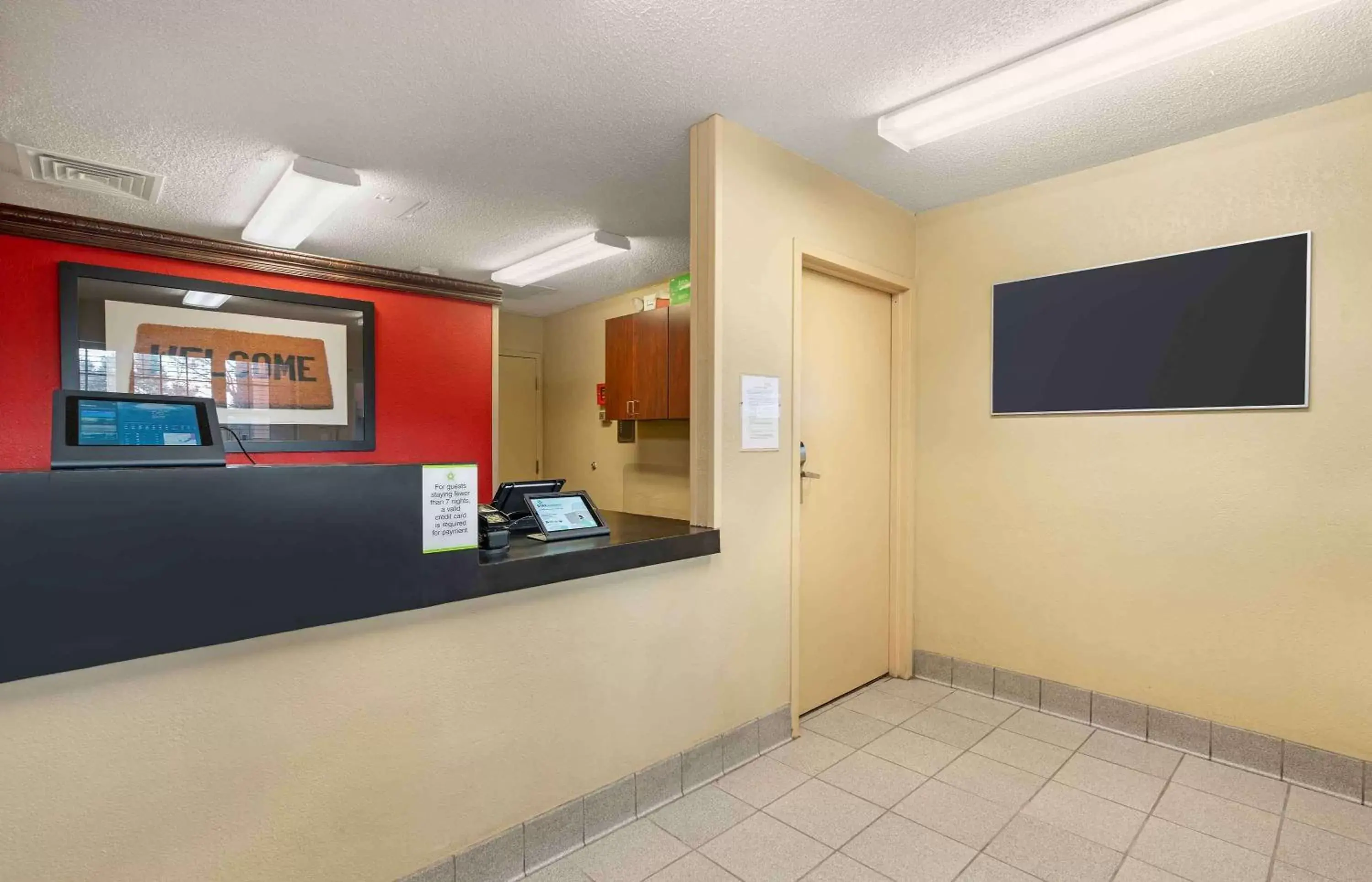 Lobby or reception, TV/Entertainment Center in Extended Stay America Suites - Newport News - Oyster Point