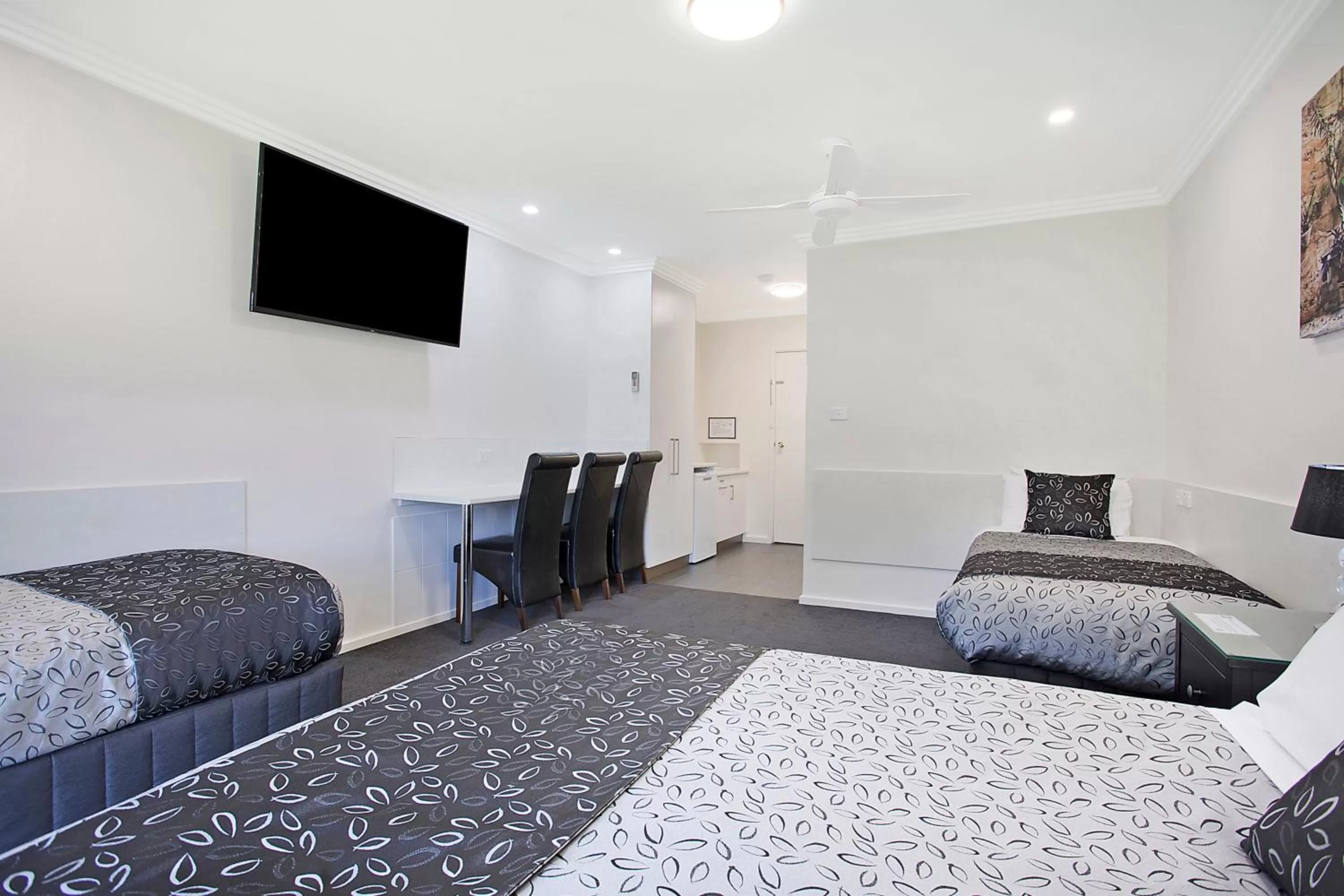 Bed in Comfort Inn May Park