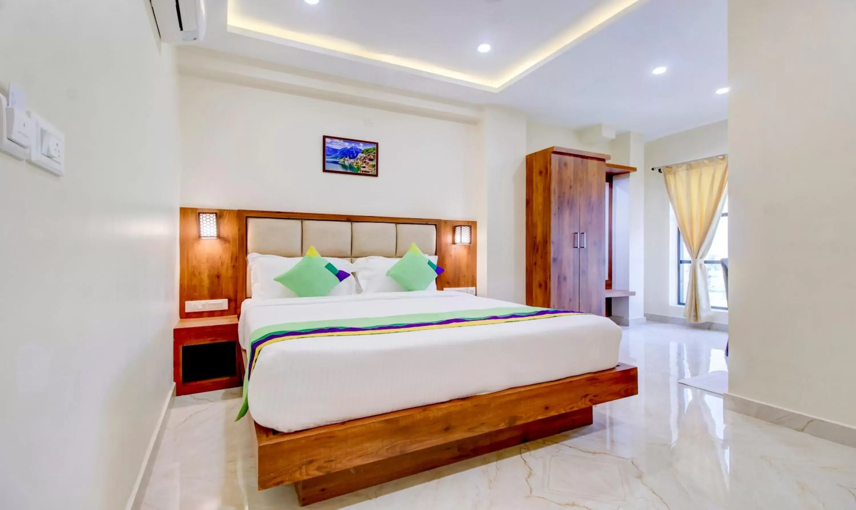 Bedroom, Bed in Treebo The Meridian Bedroom, Bed in Treebo The Meridian