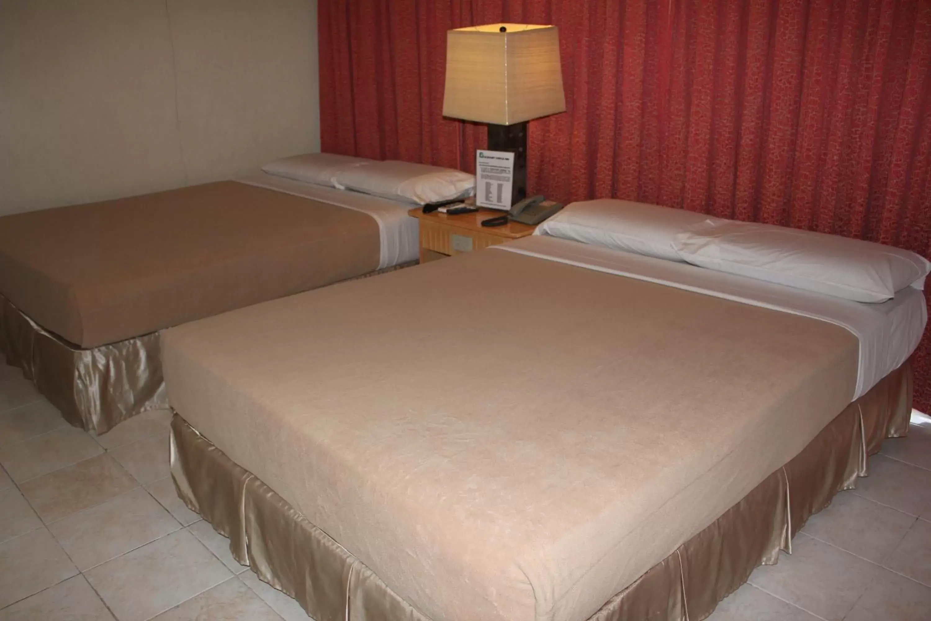 Bed in Elegant Circle Inn