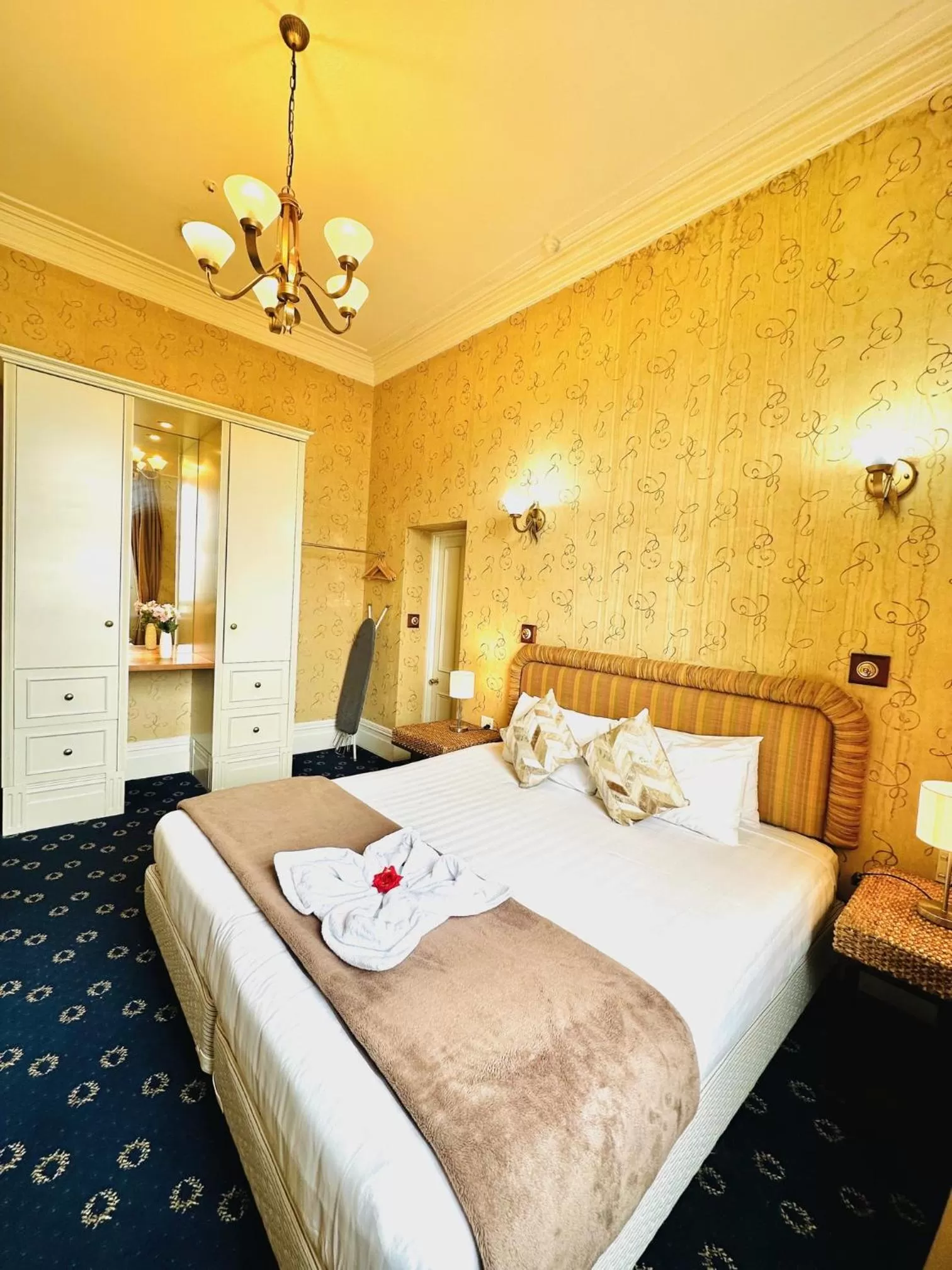 Bedroom, Bed in The Esplanade Hotel