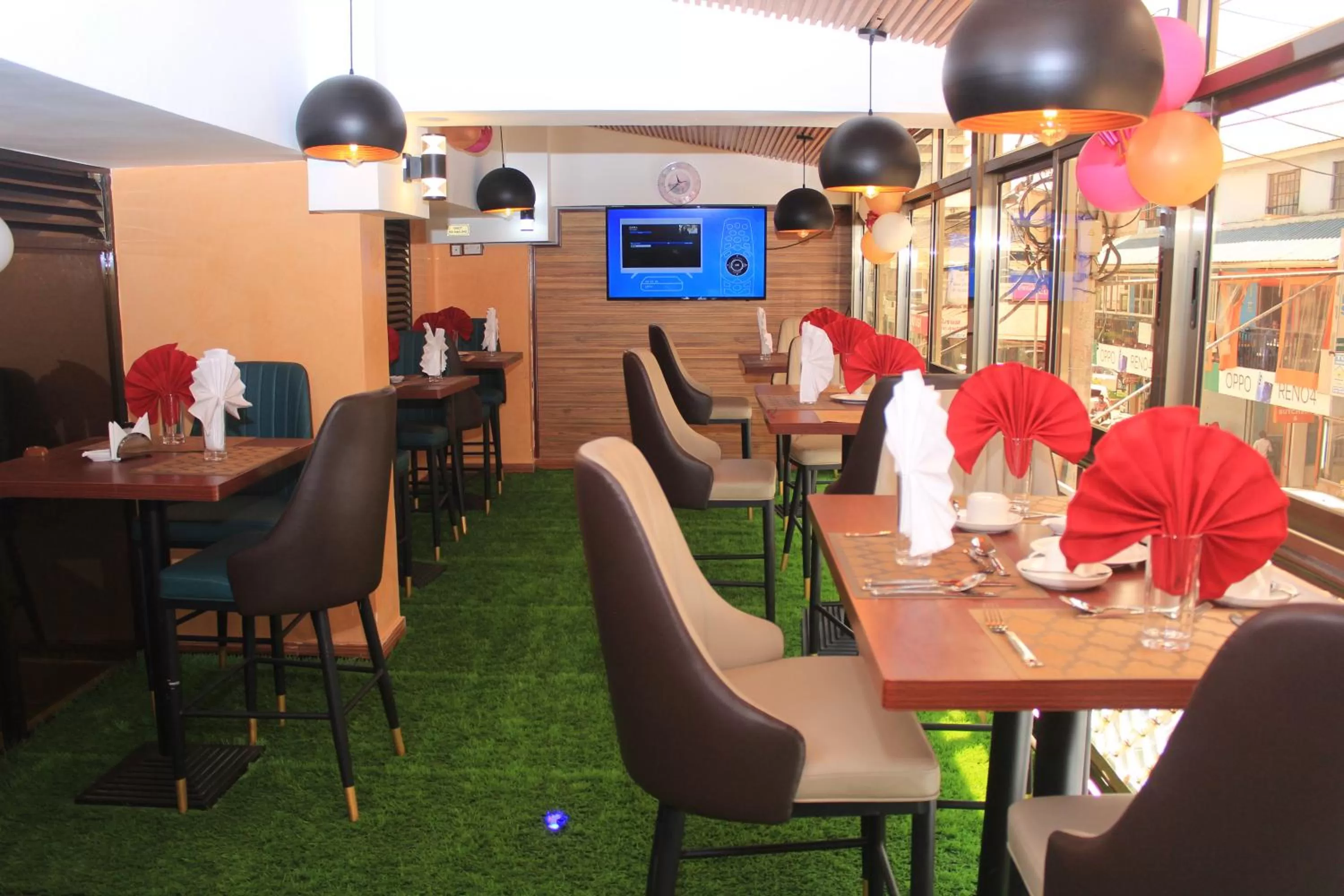 Restaurant/Places to Eat in Vickmark Hotel