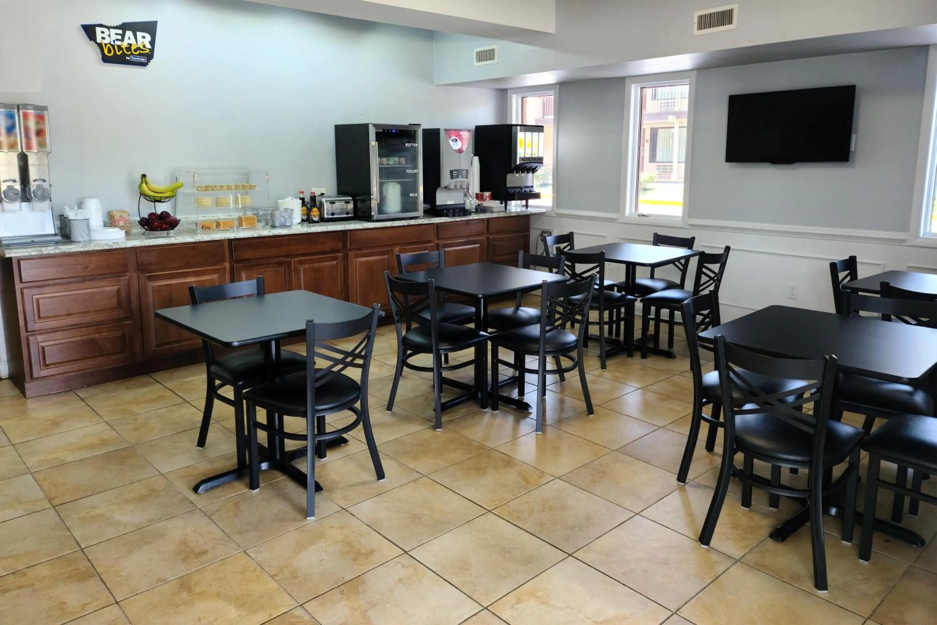 Breakfast in Travelodge by Wyndham Williamsburg Colonial Area