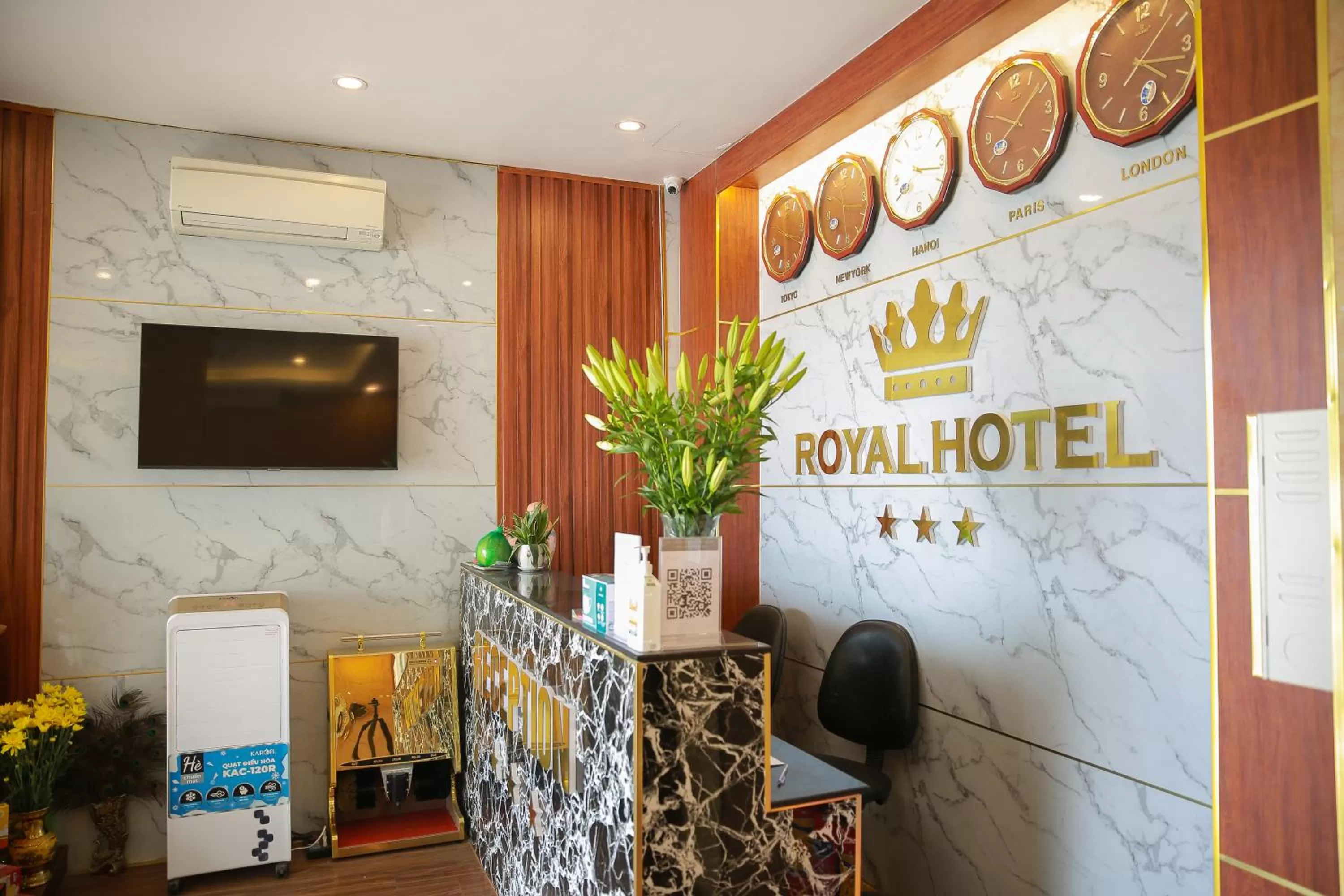 Communal lounge/ TV room in Royal Hotel