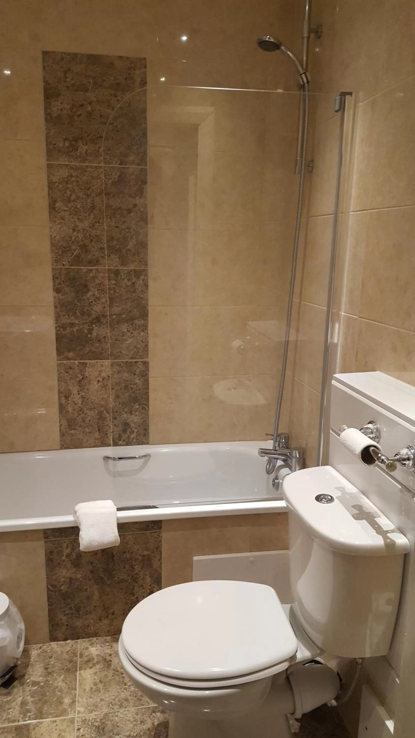 Bathroom in Barons Court Hotel Walsall