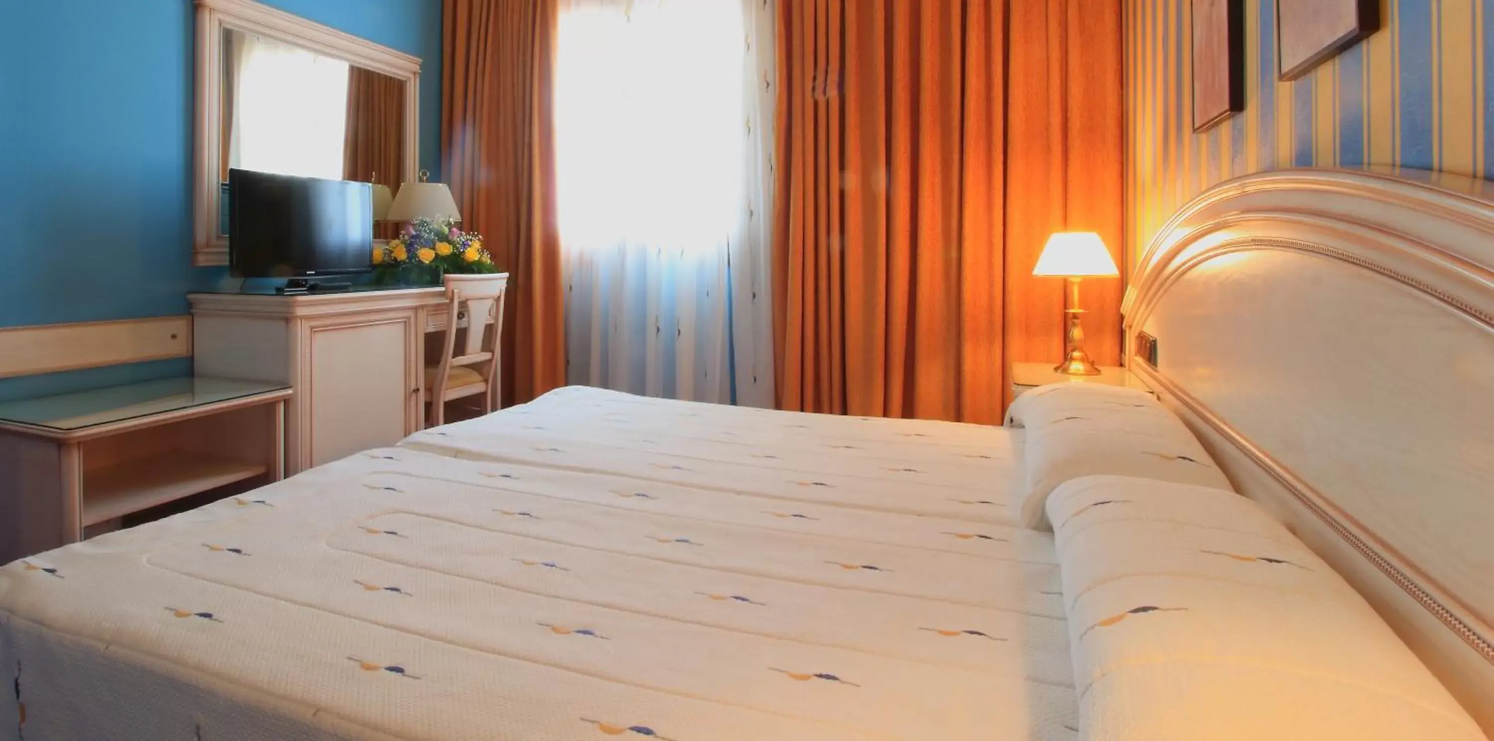 Standard Double or Twin Room in Hotel Conde Ansúrez Standard Double or Twin Room in Hotel Conde Ansúrez