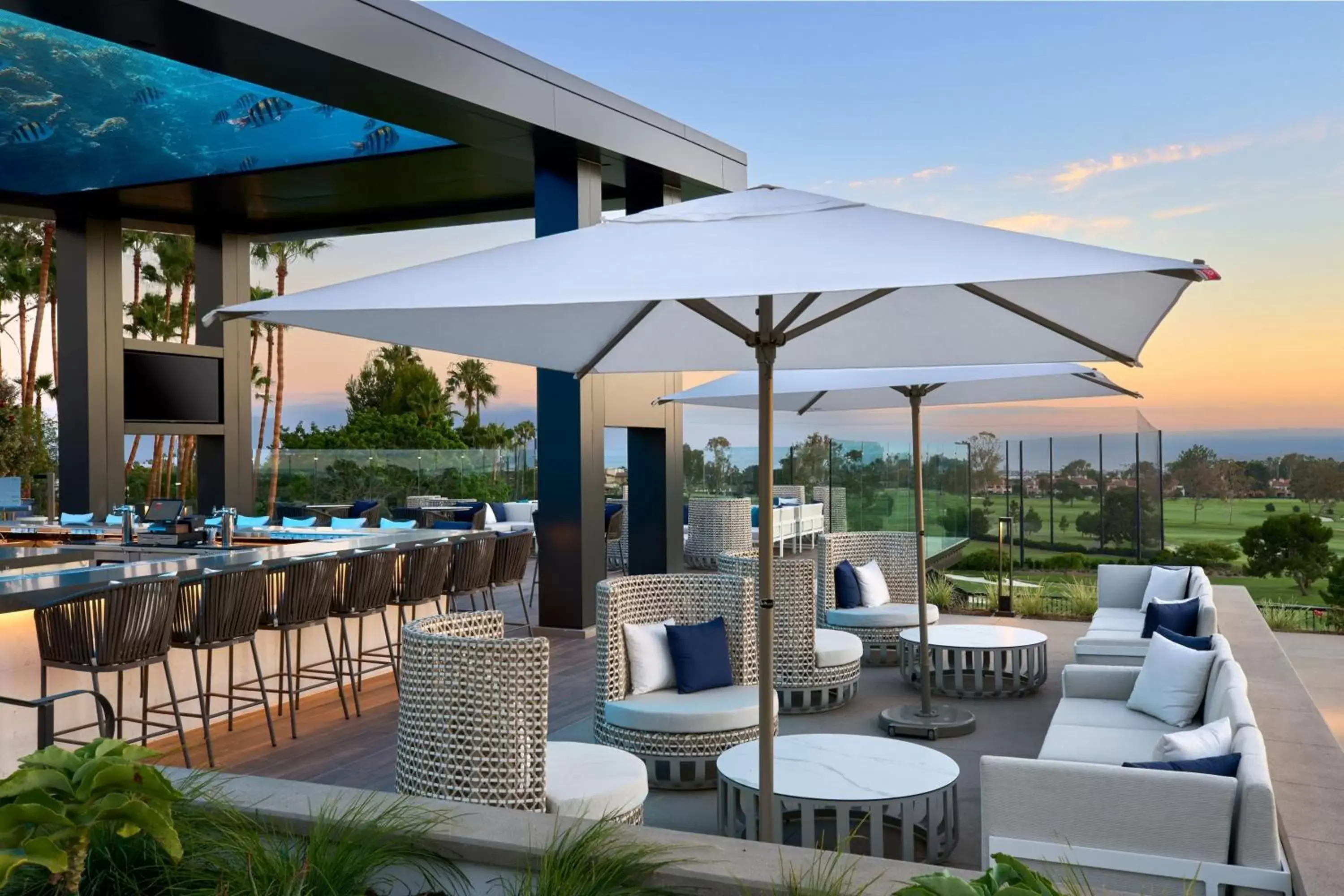 Lounge or bar, Restaurant/Places to Eat in VEA Newport Beach, a Marriott Resort & Spa