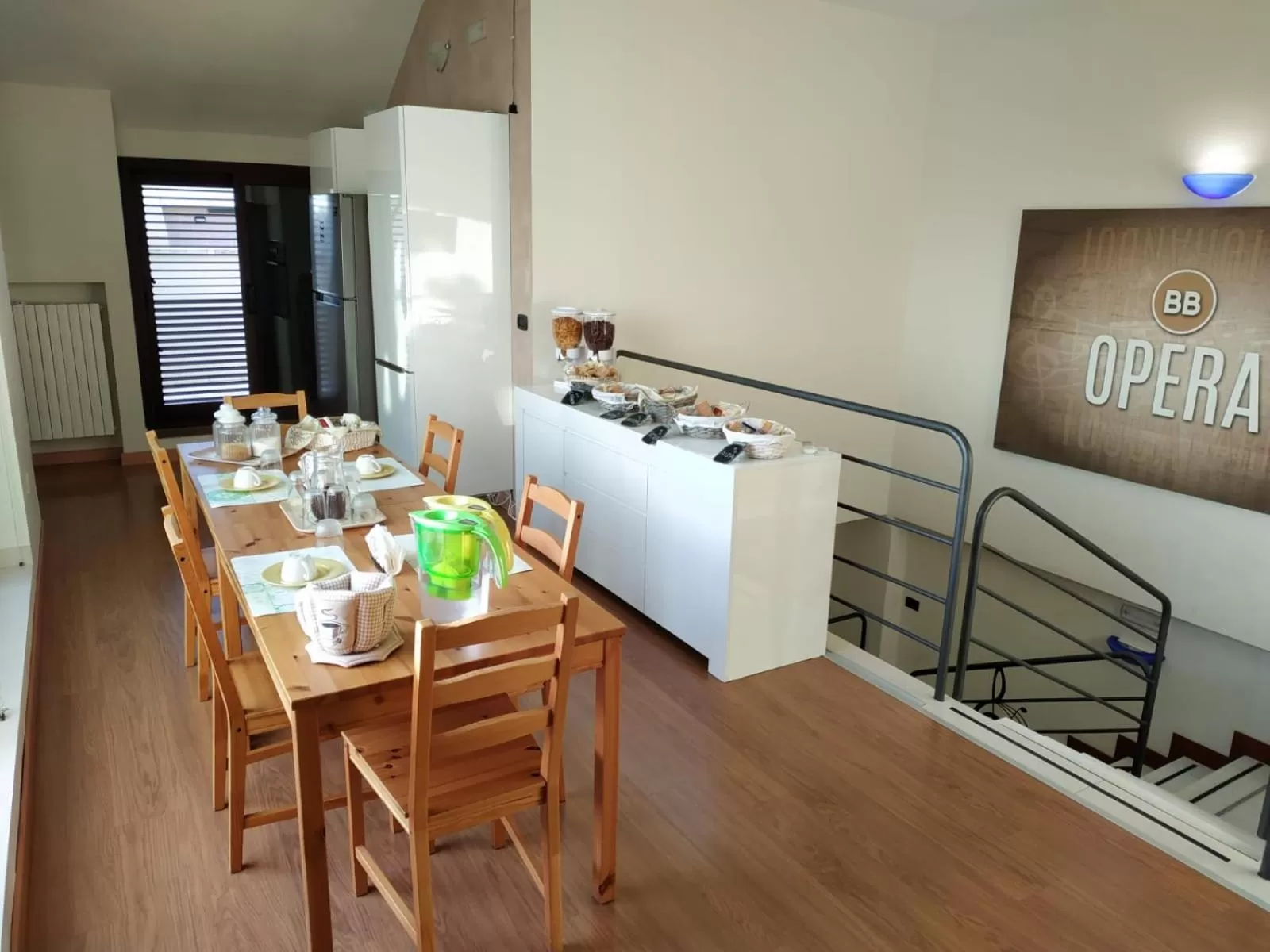 Kitchen or kitchenette, Dining Area in Opera B&B