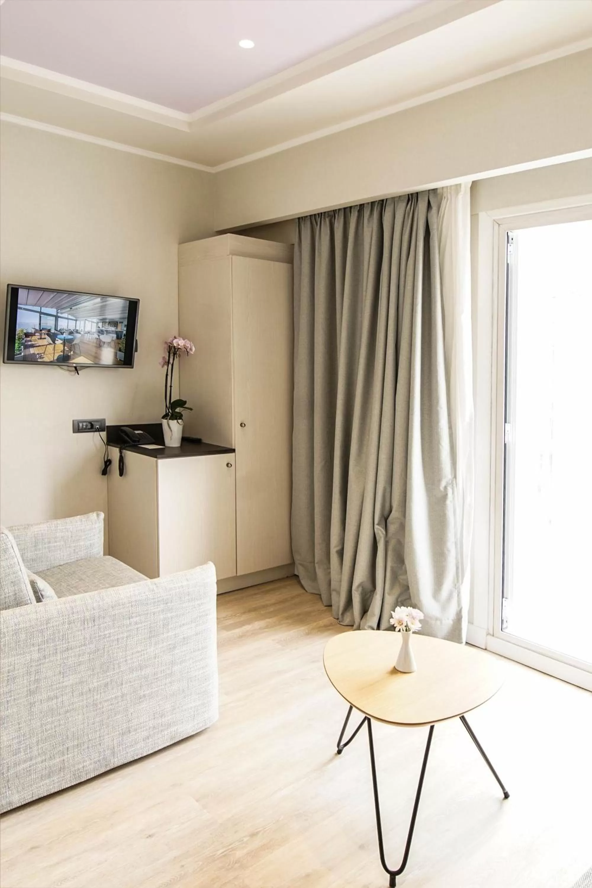 TV and multimedia in Athens Cypria Hotel