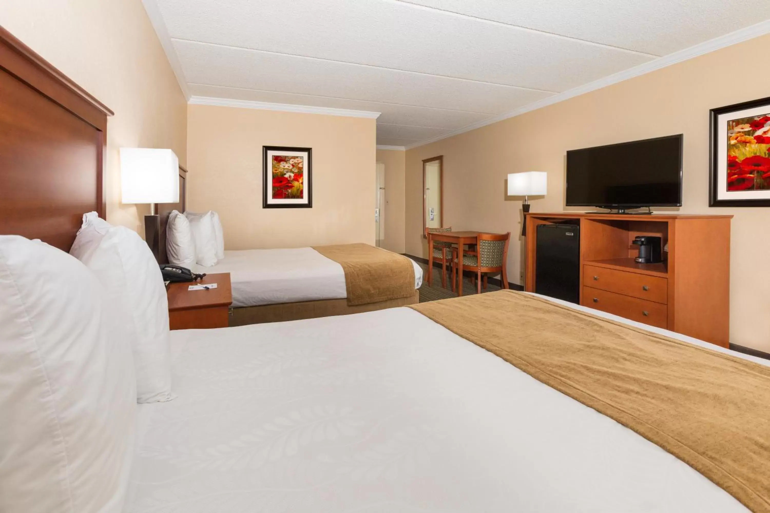 Decorative detail, Bed in Best Western International Speedway Hotel