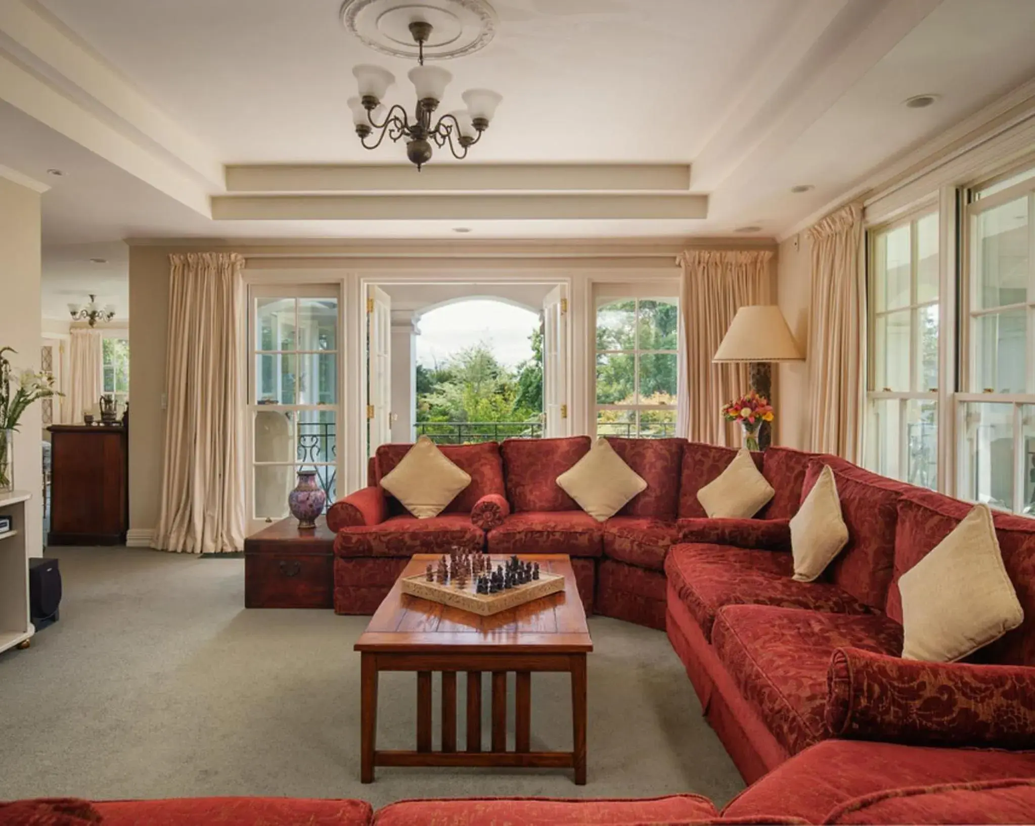 Living room, Seating Area in Greenmantle Estate Hotel