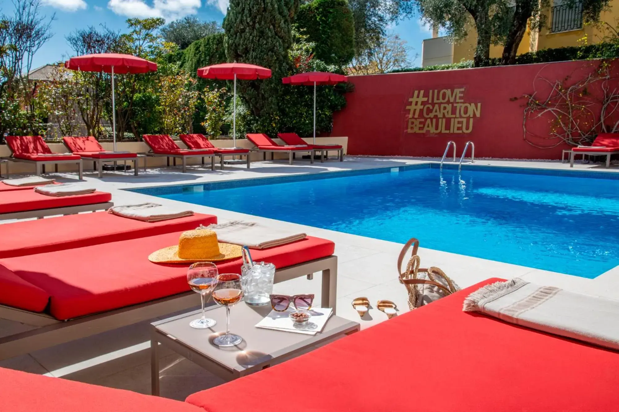 Swimming Pool in Hotel Carlton