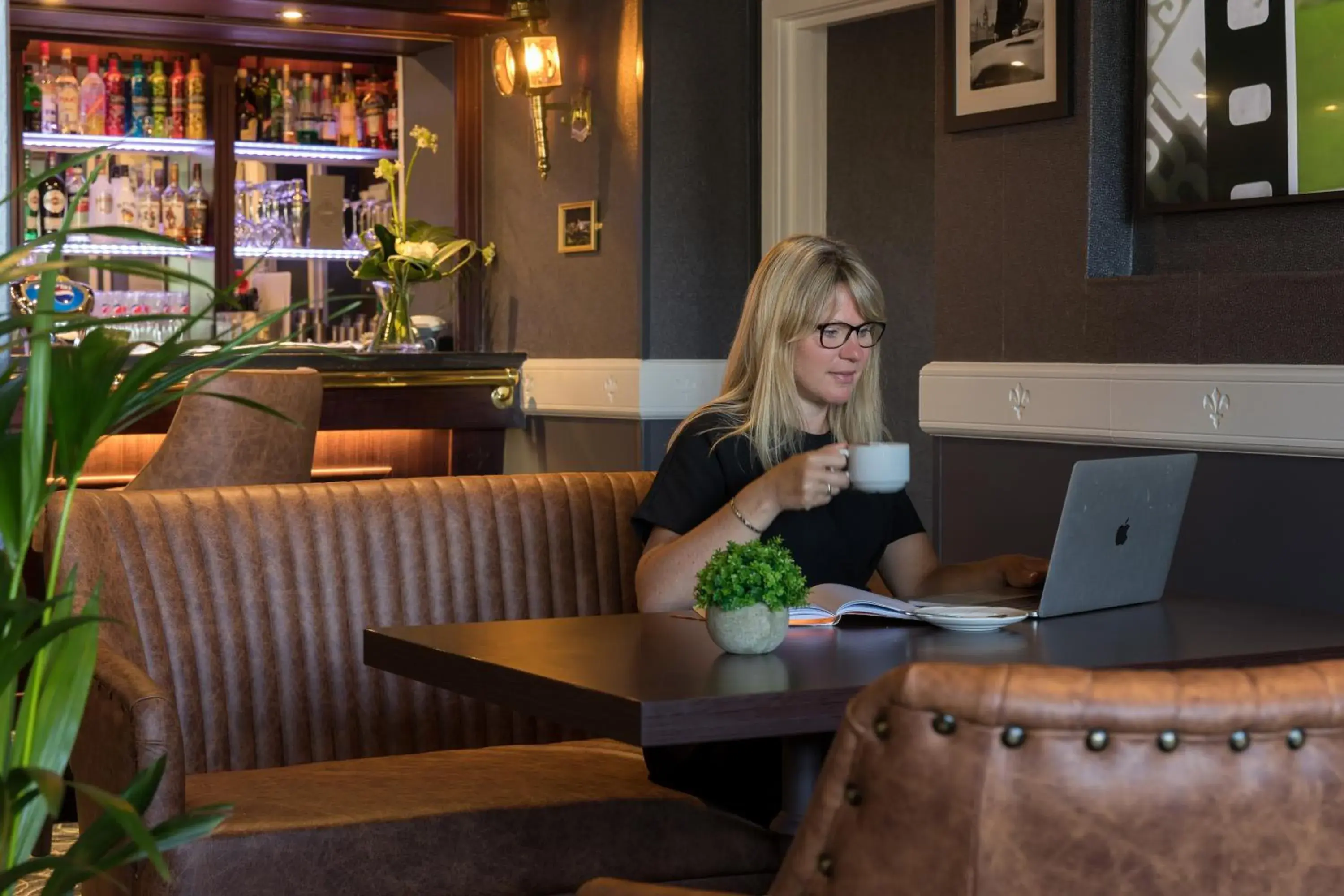 Lounge or bar in The Devon Hotel