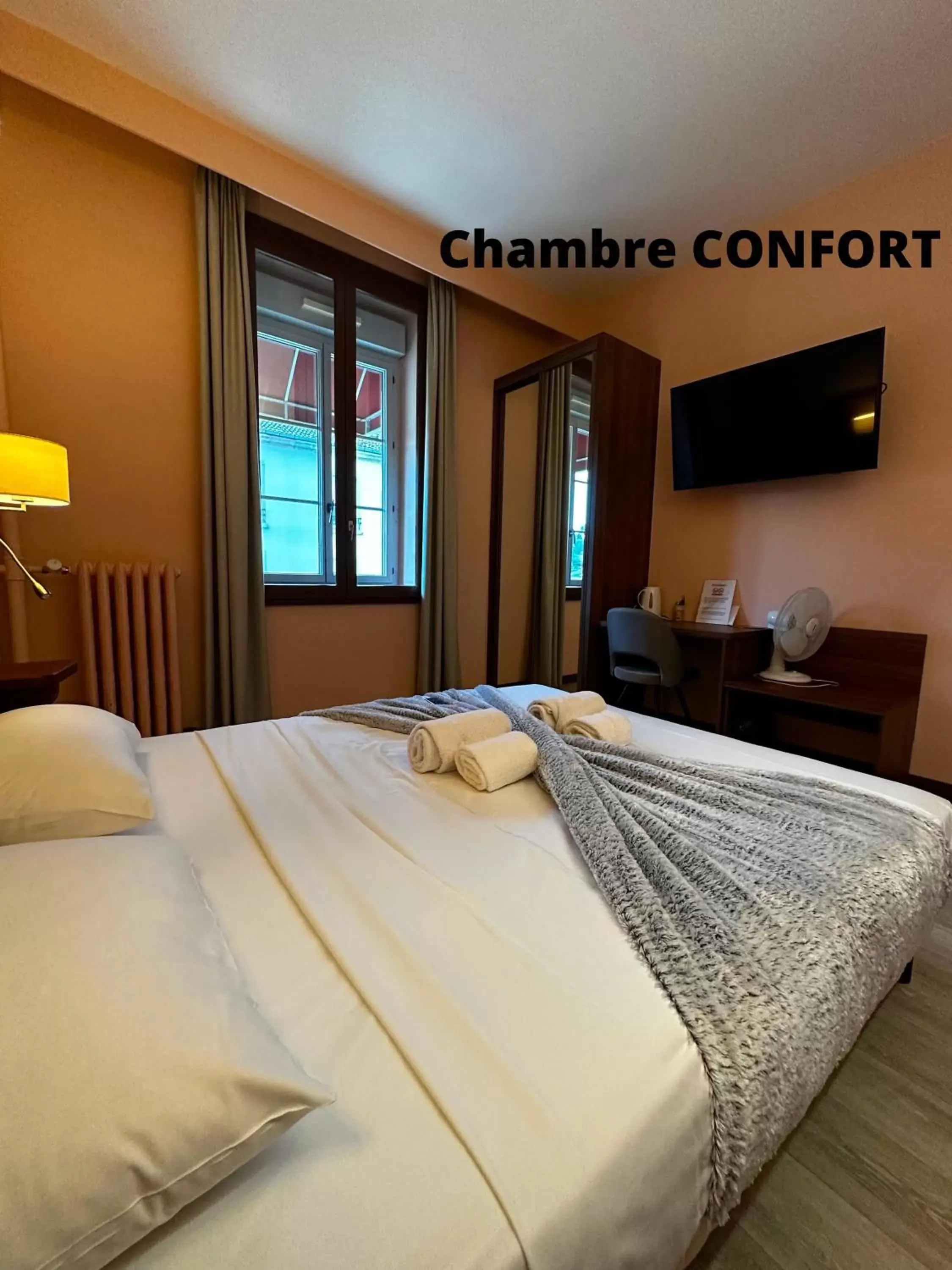 Comfort Double Room in Hôtel Terminus - Pizzeria Pizz'a gogo - salle de sport - face à la gare Comfort Double Room in Hôtel Terminus - Pizzeria Pizz'a gogo - salle de sport - face à la gare