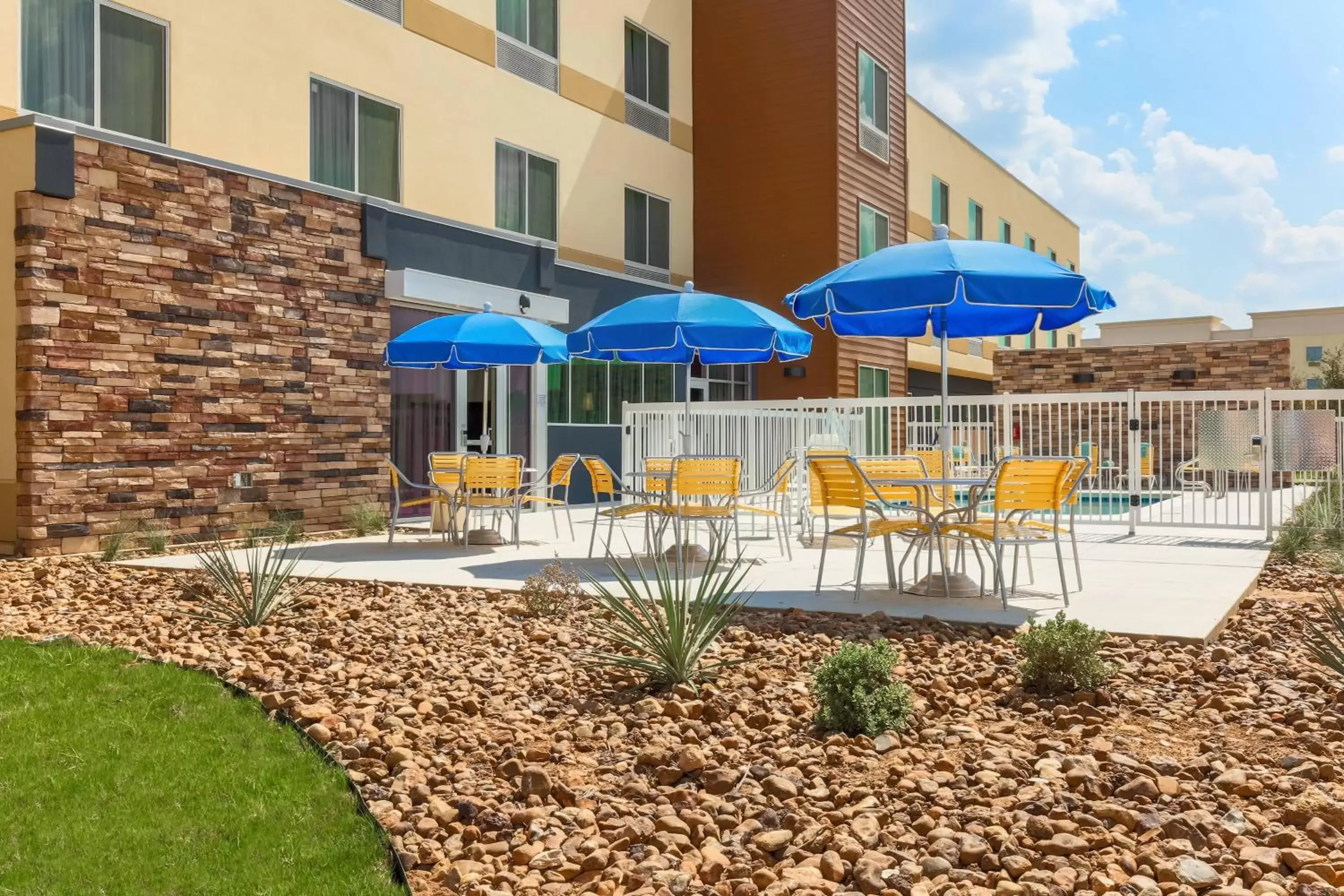 Property building, Swimming Pool in Fairfield Inn & Suites by Marriott Cotulla