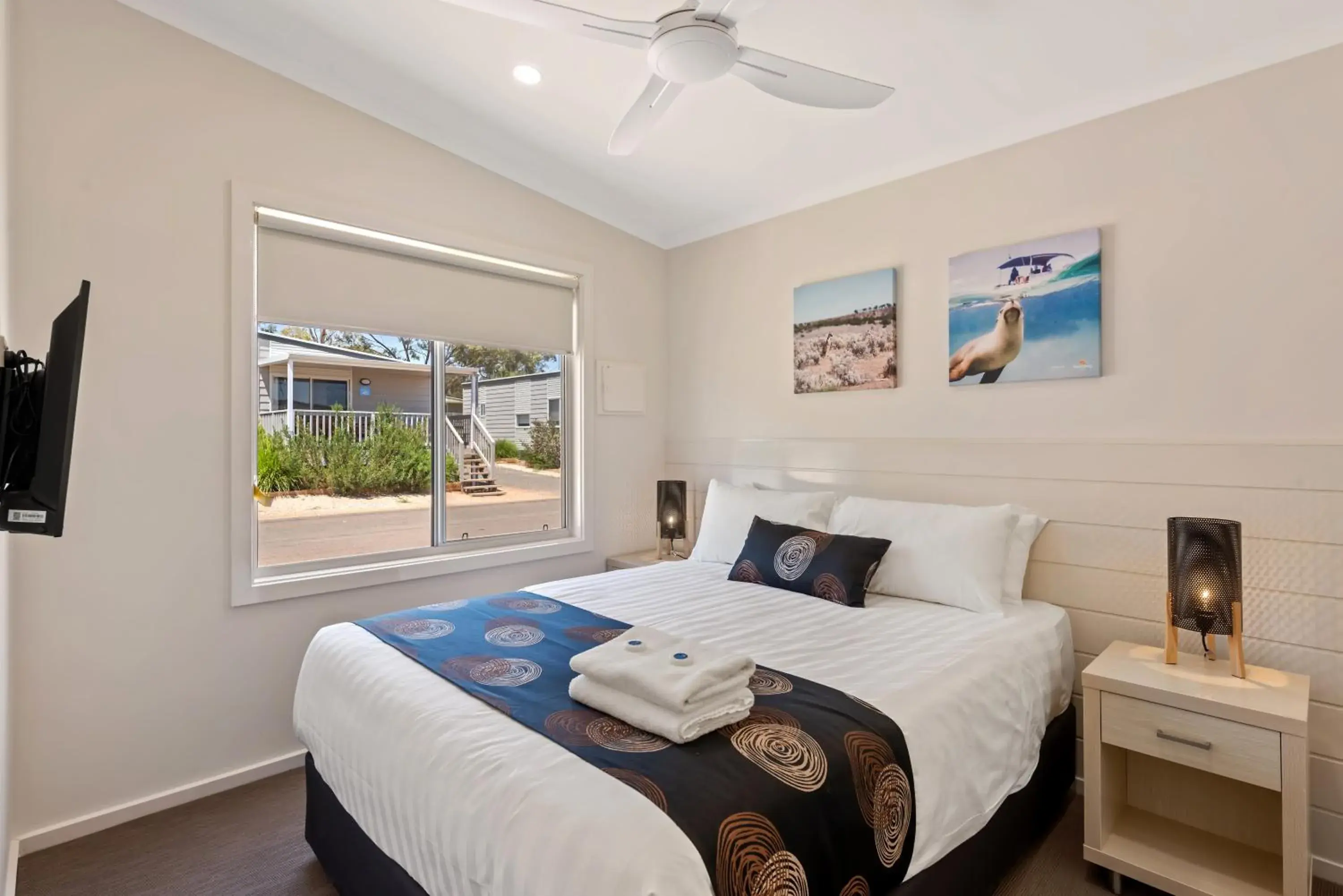 Bedroom, Bed in Discovery Parks - Lake Bonney