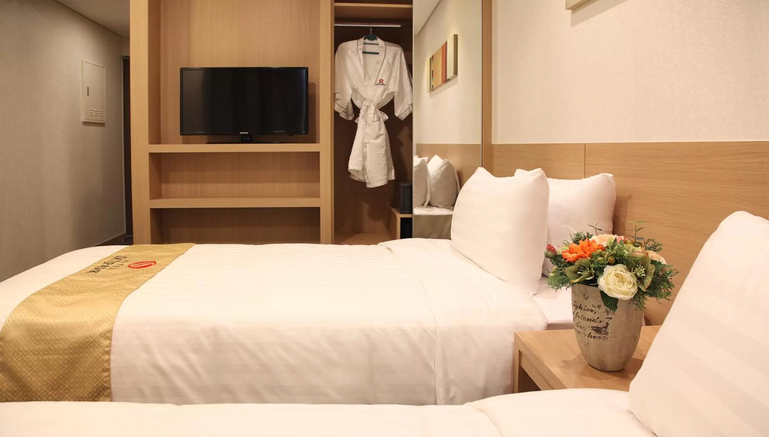 Photo of the whole room, Bed in Hotel Skypark Dongdaemun I