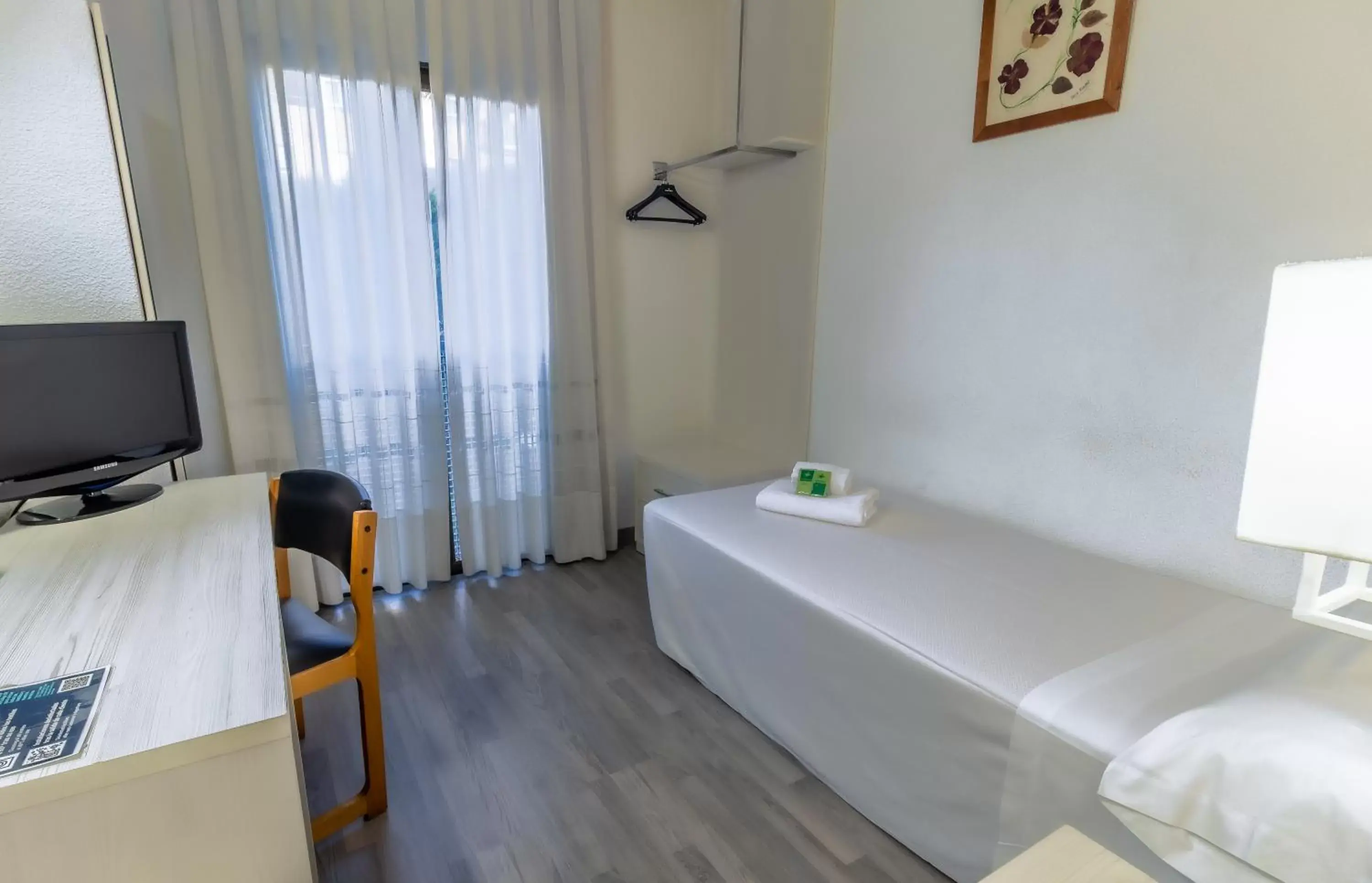 Photo of the whole room, Bed in Pacoche Murcia