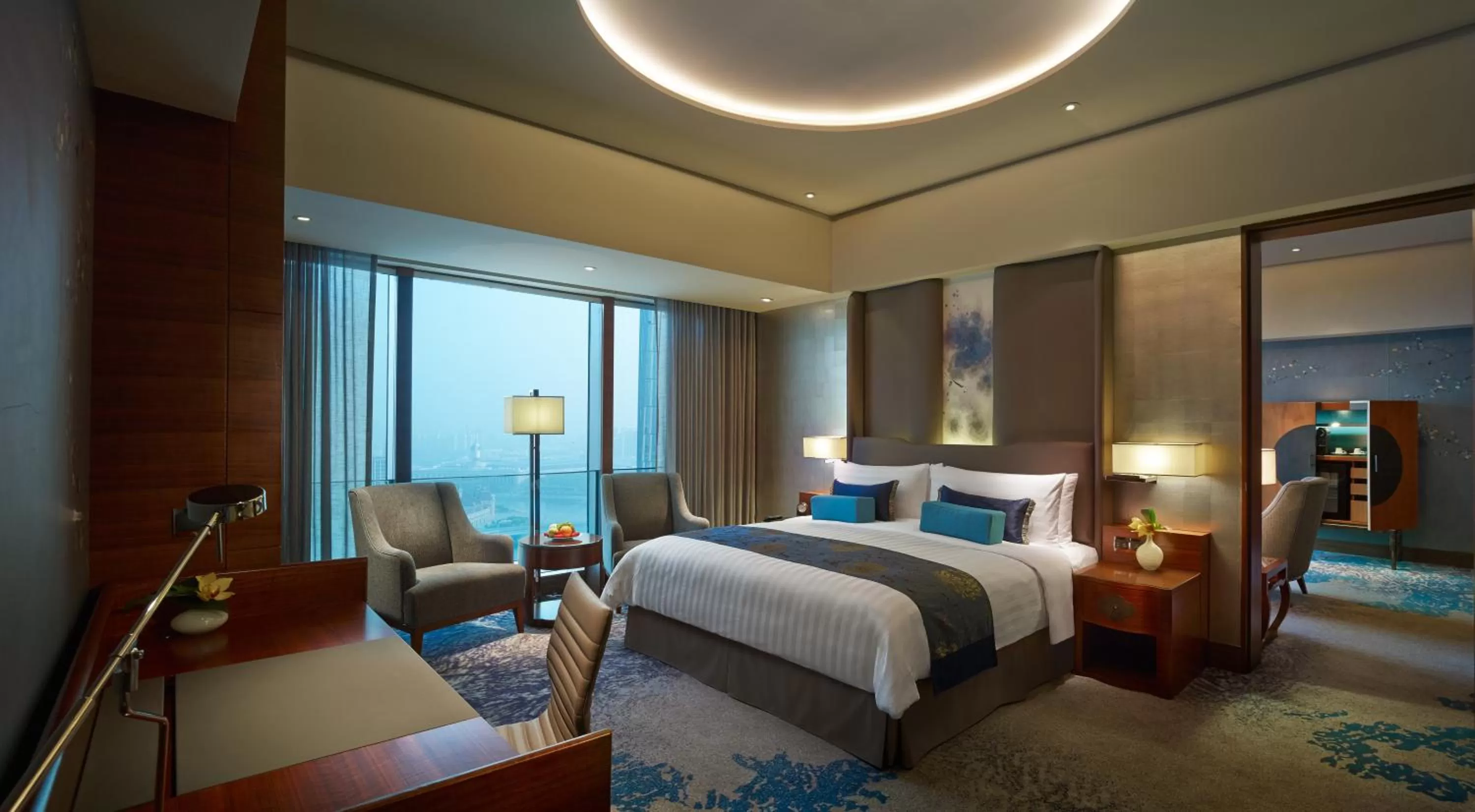 Living room, Bed in Shangri-La Tianjin