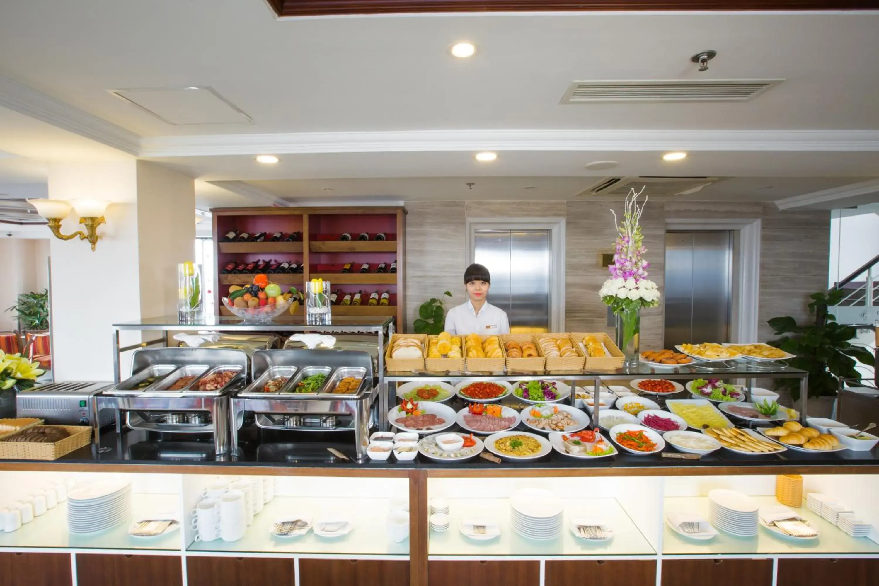 Restaurant/places to eat in Chalcedony Grand Hotel Restaurant/places to eat in Chalcedony Grand Hotel