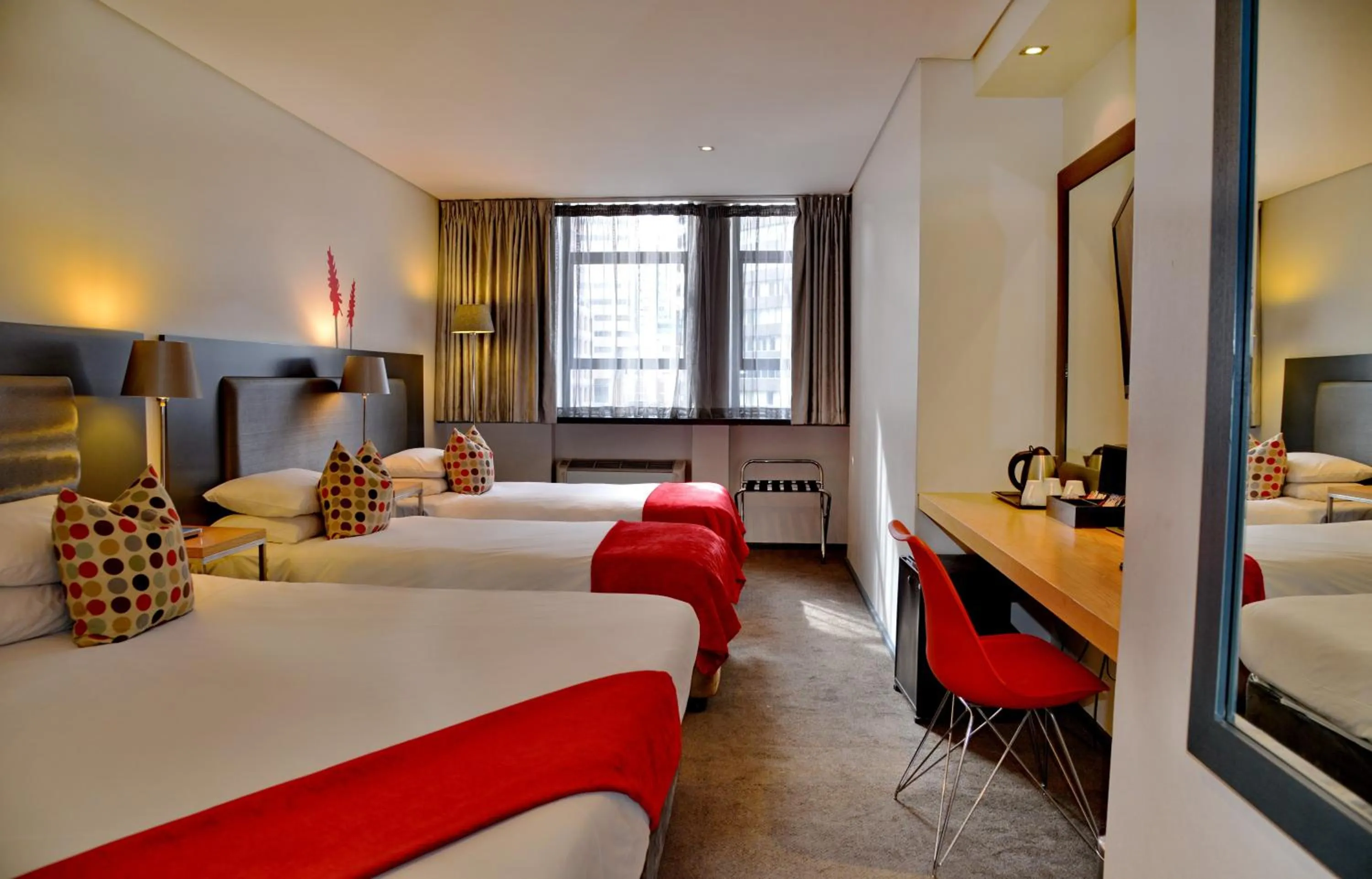 Bedroom, Bed in Fountains Hotel