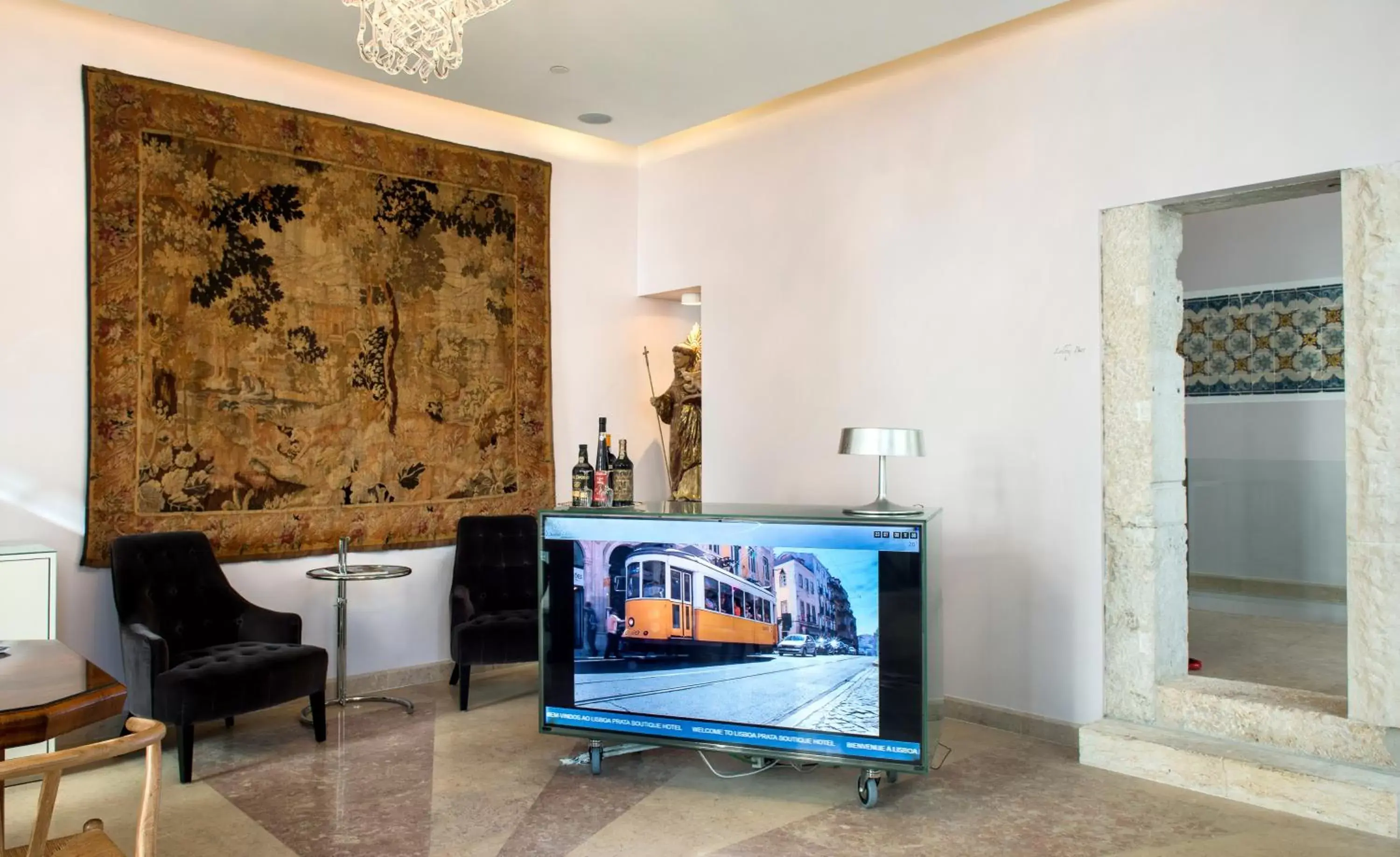 Lounge or bar, TV/Entertainment Center in Lisboa Prata Boutique Hotel