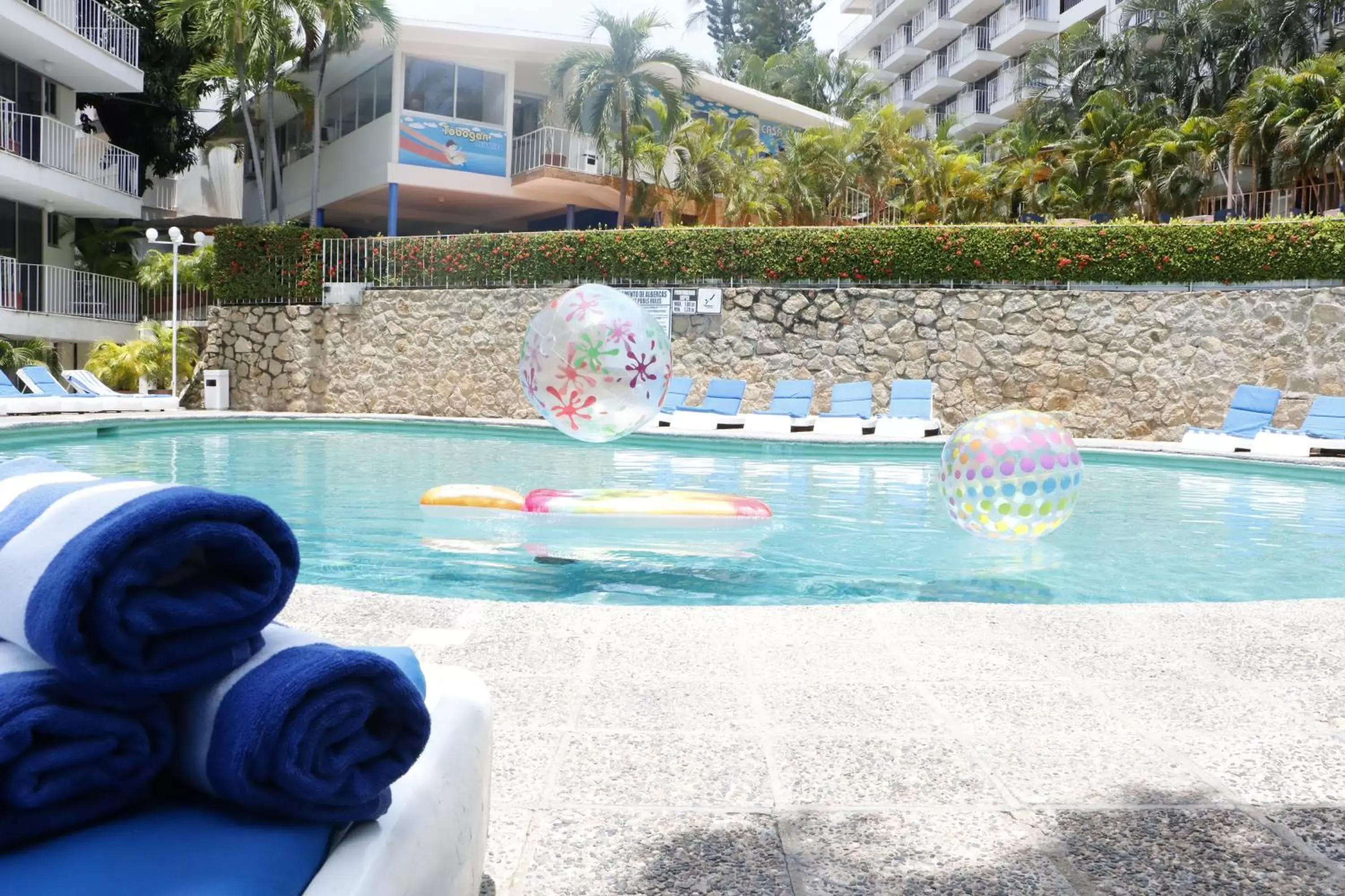 Swimming Pool in Alba Suites Acapulco