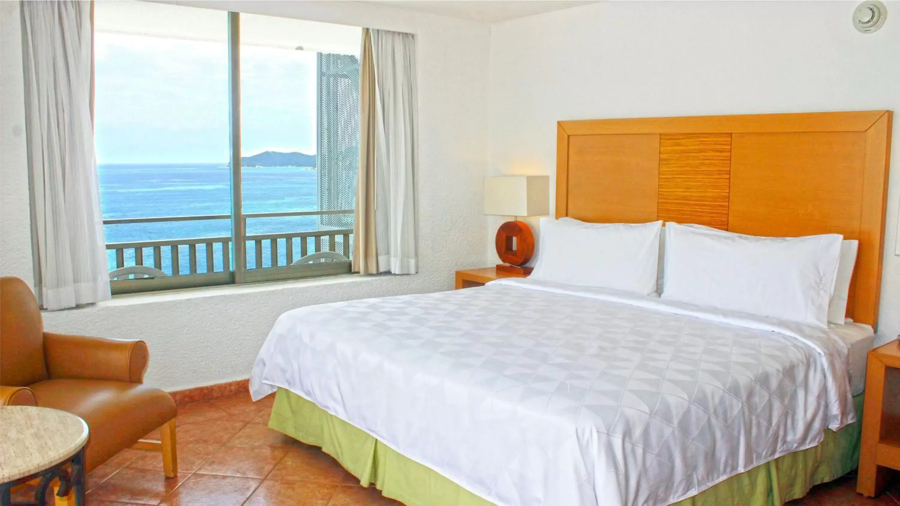 Photo of the whole room, Bed in Holiday Inn Resort Acapulco, an IHG Hotel