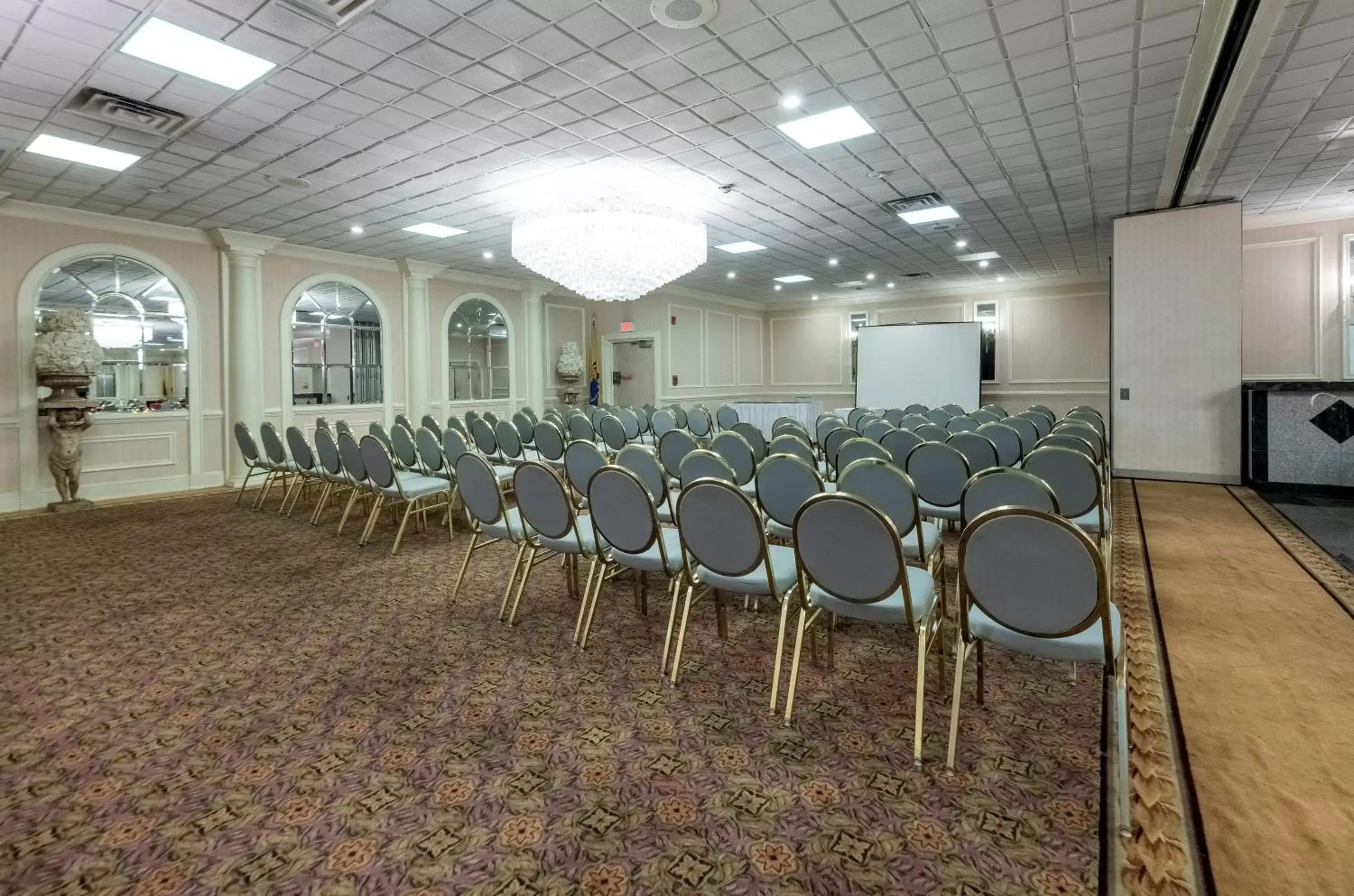 Photo of the whole room in Red Roof PLUS Newark Liberty Airport - Carteret Photo of the whole room in Red Roof PLUS Newark Liberty Airport - Carteret