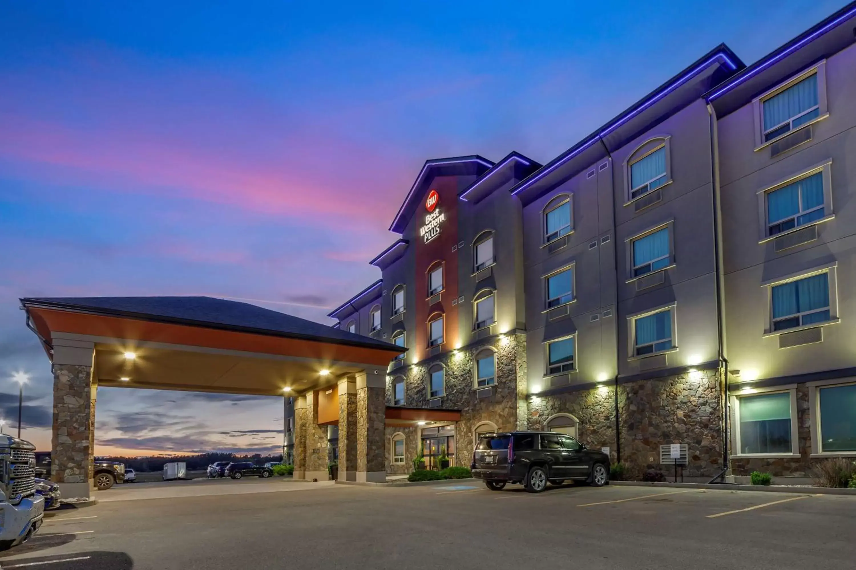 Property Building in Best Western Plus Drayton Valley All Suites