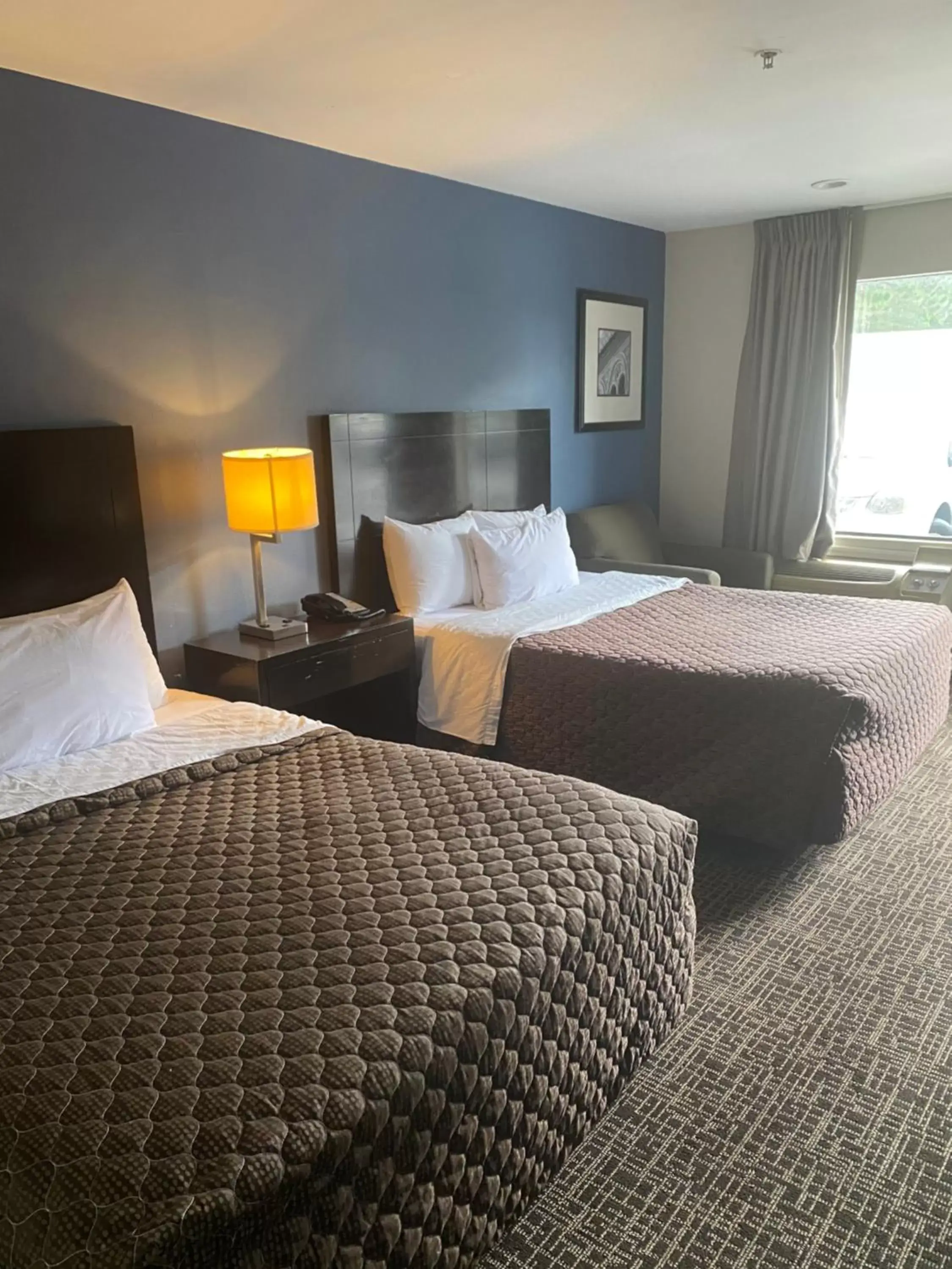 Bed in Fairview Inn - Greensboro Airport