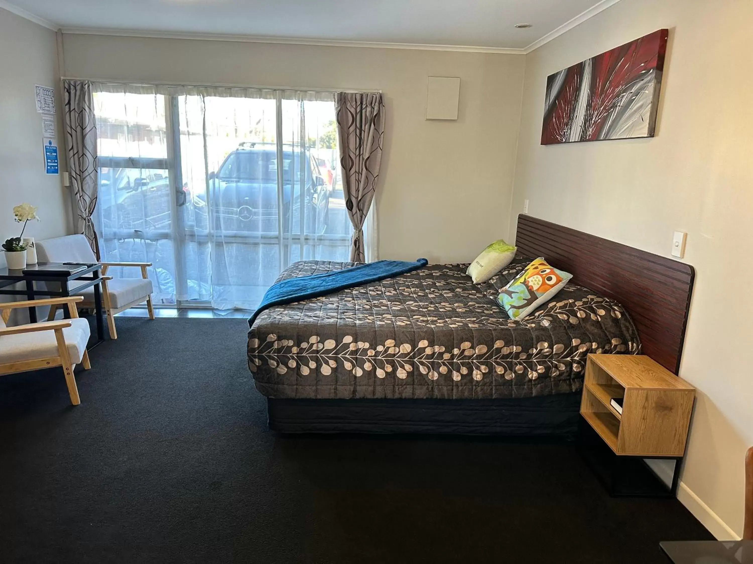 Photo of the whole room, Bed in Red Rock Thermal Motel - Mineral Pool Photo of the whole room, Bed in Red Rock Thermal Motel - Mineral Pool